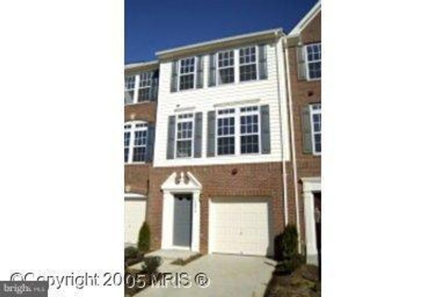 Great 4 Finished Level Town home with 1 car garage in close location.There are 4 BedRooms plus the 3.5 Full Bath. Great Kitchen with Corian Countertops. Big Eat In Kitchen with walk out to deck. Master room / full bath, Full Basement, Recreation Room / walk out level, Convenient Location, Minutes to Pentagon and DC. Tenant is packaging. MUST SEE! Call or Text LA for any questions.