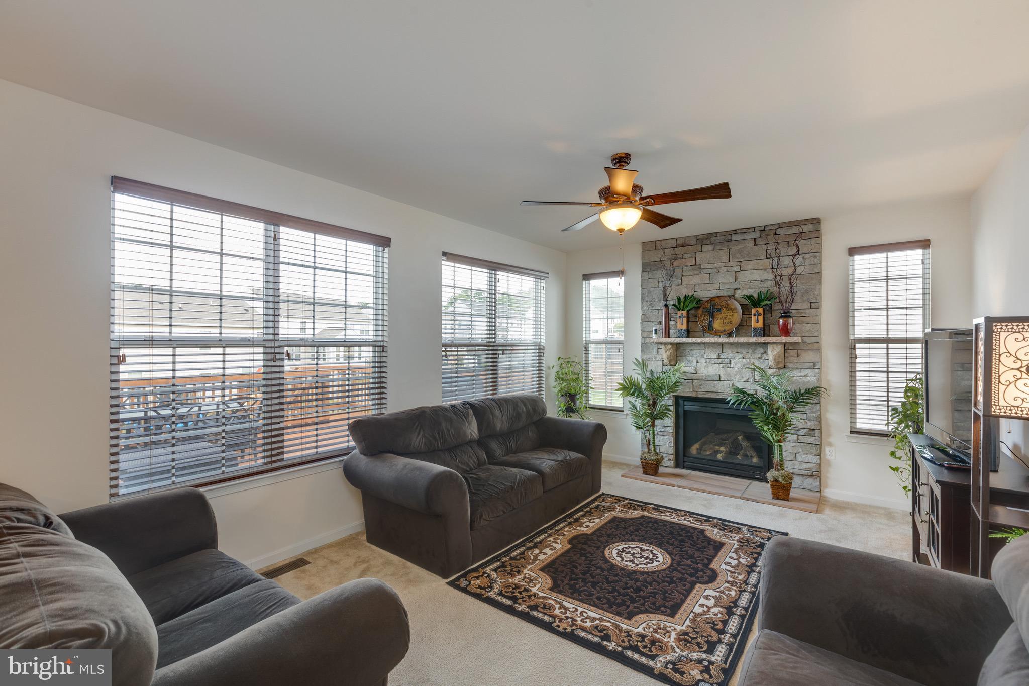 SEASONS LANDING - Residential