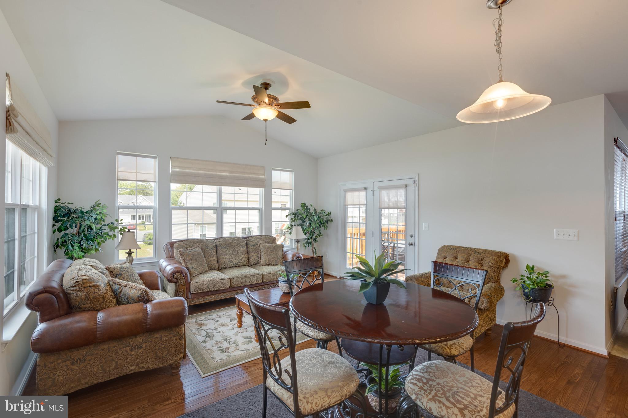 SEASONS LANDING - Residential