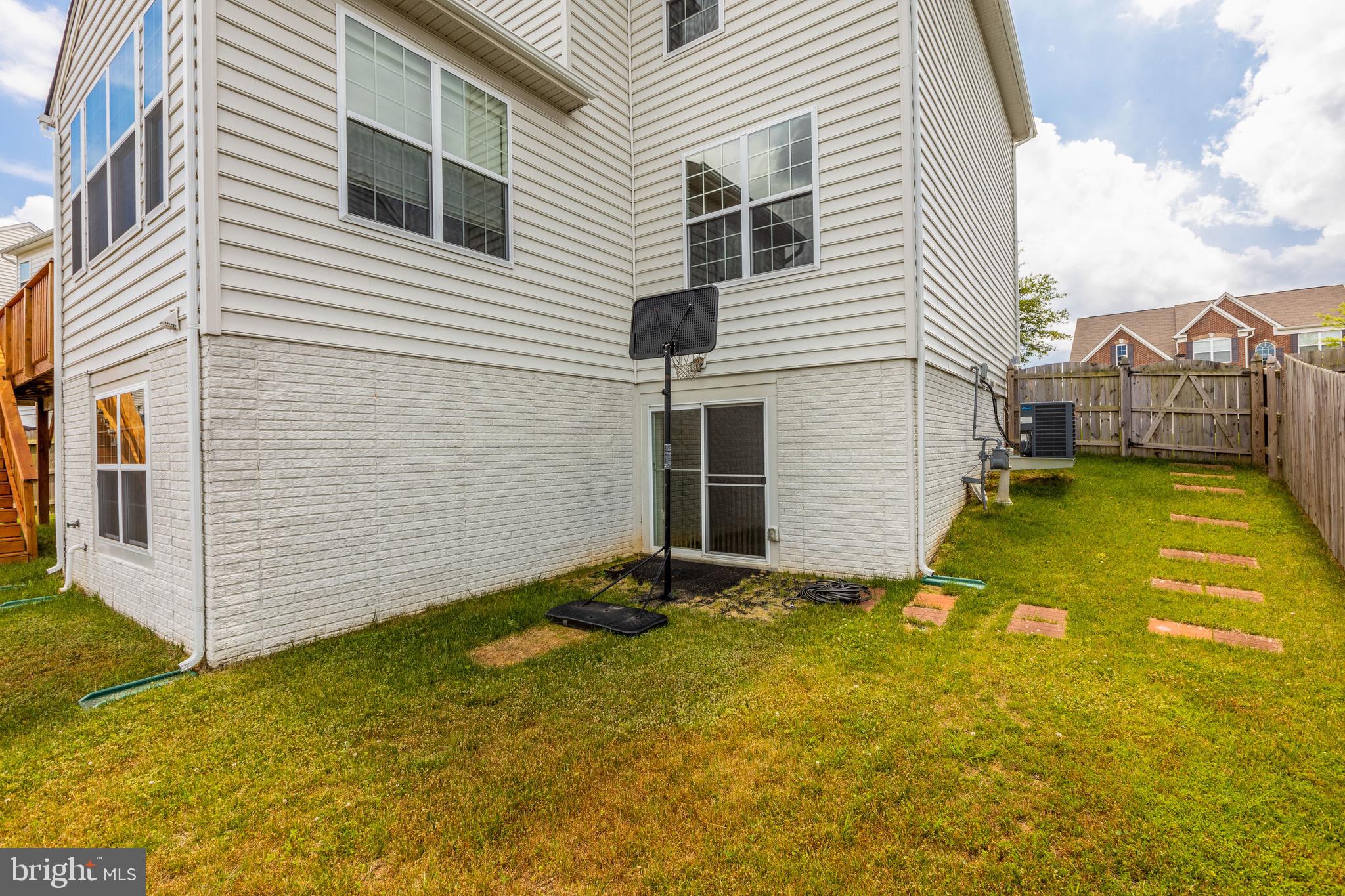 SEASONS LANDING - Residential