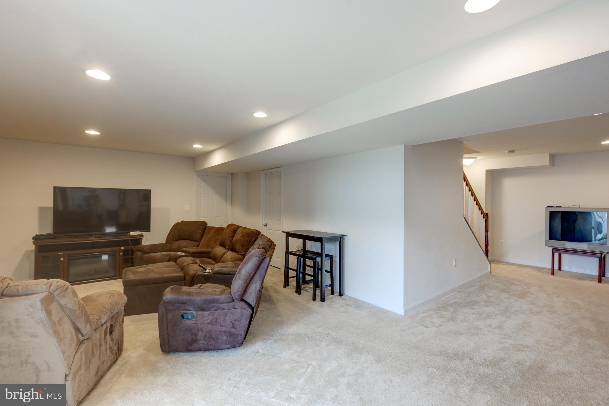 SEASONS LANDING - Residential