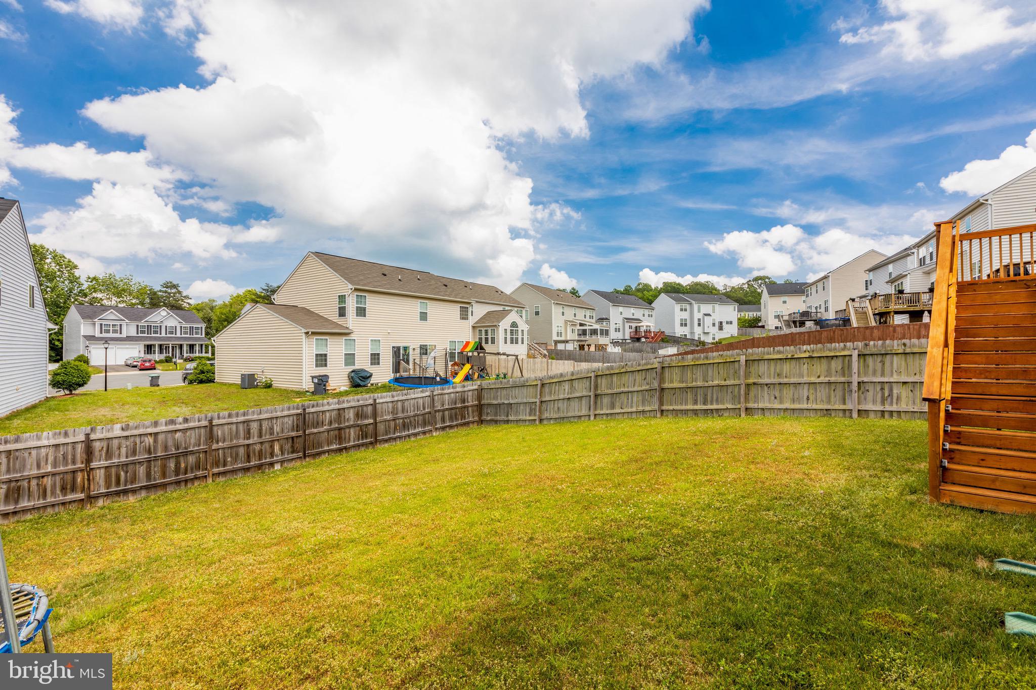 SEASONS LANDING - Residential