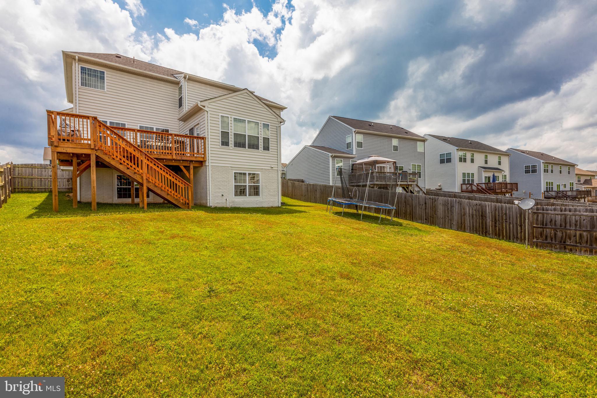 SEASONS LANDING - Residential