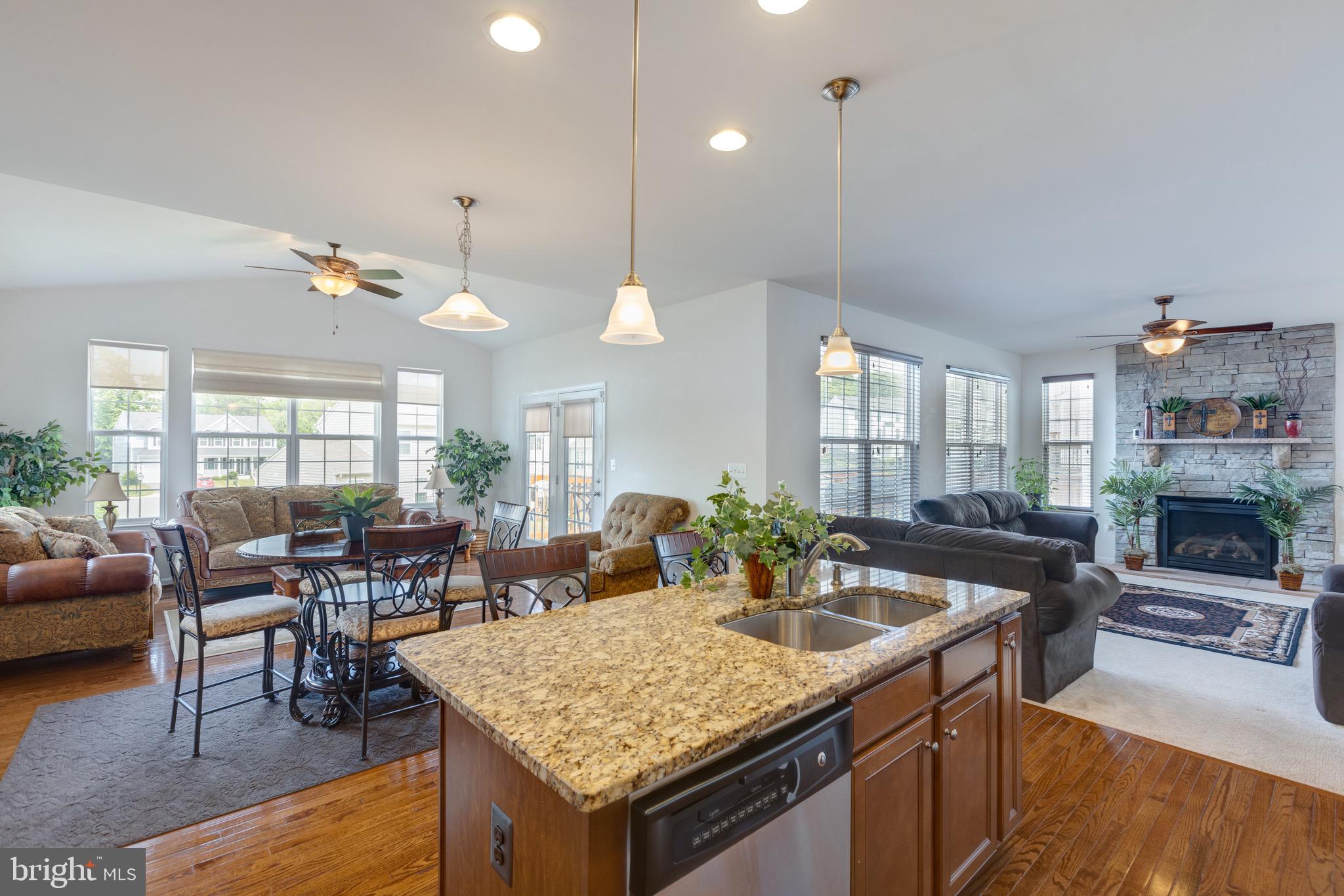 SEASONS LANDING - Residential