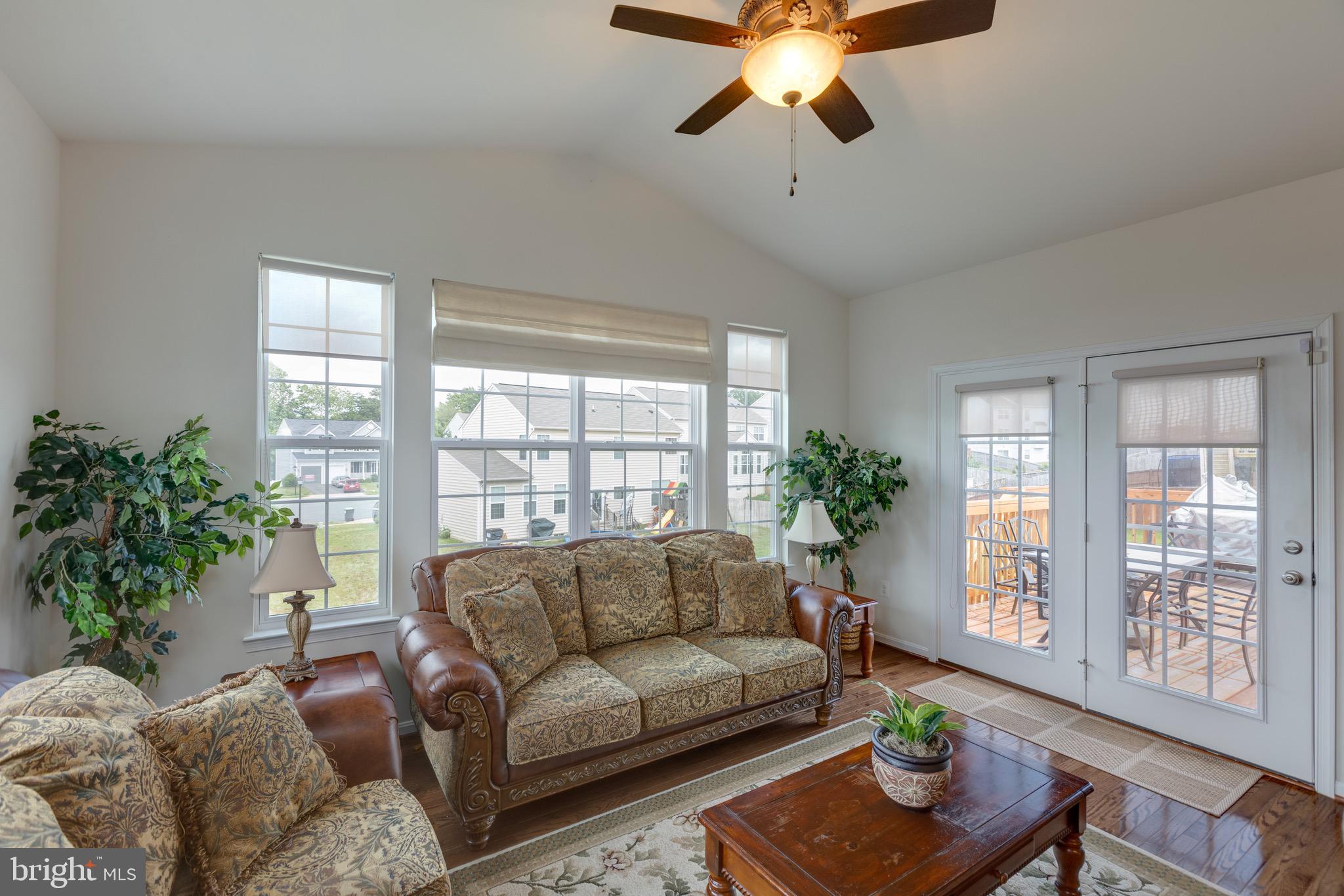 SEASONS LANDING - Residential