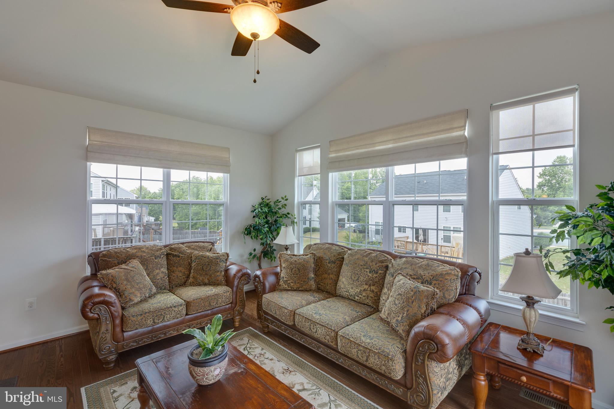 SEASONS LANDING - Residential