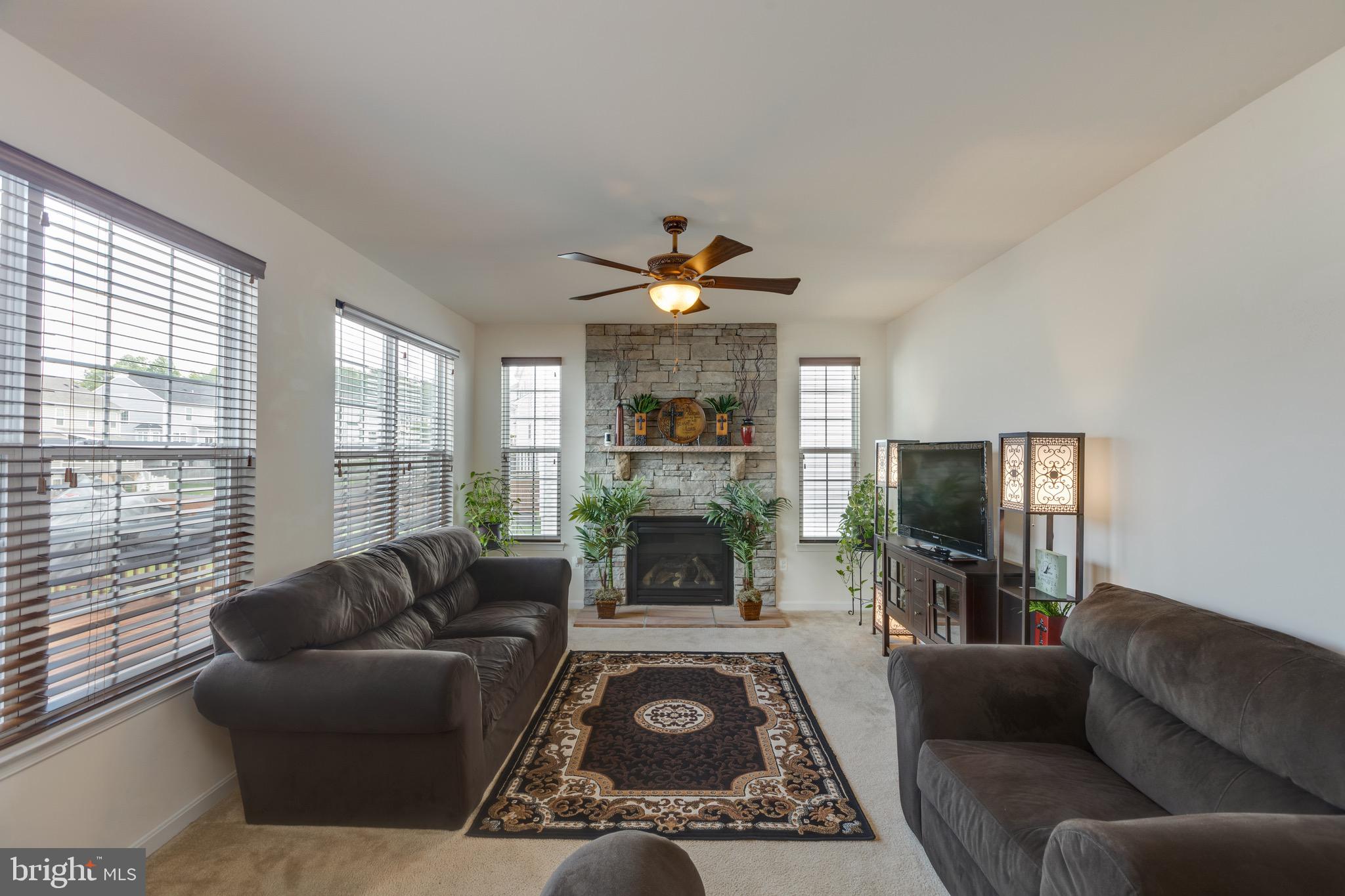 SEASONS LANDING - Residential