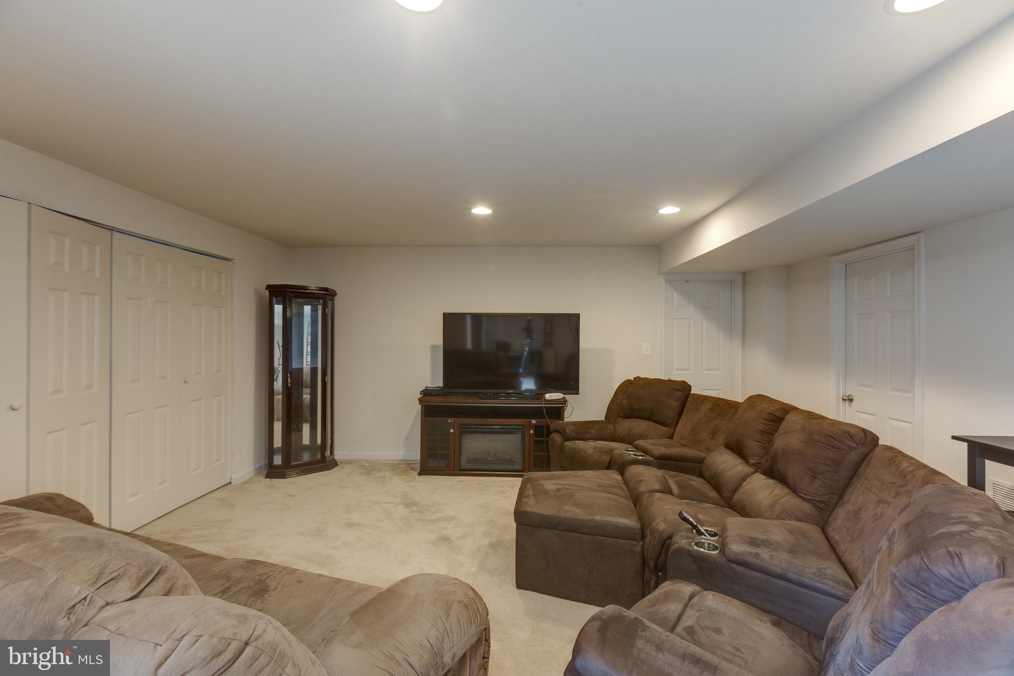 SEASONS LANDING - Residential