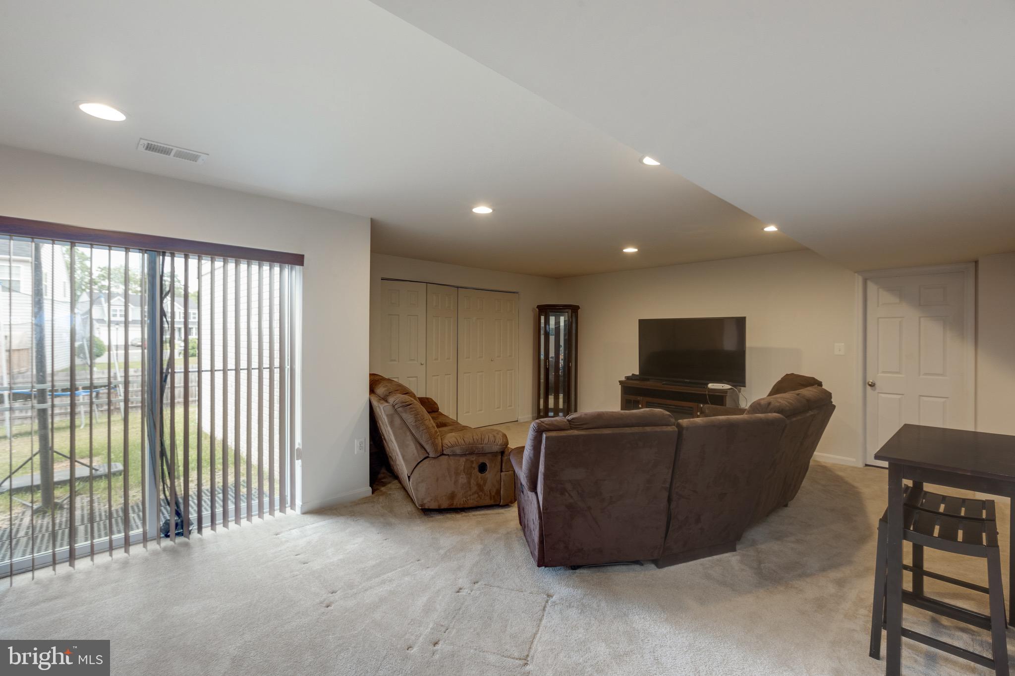 SEASONS LANDING - Residential