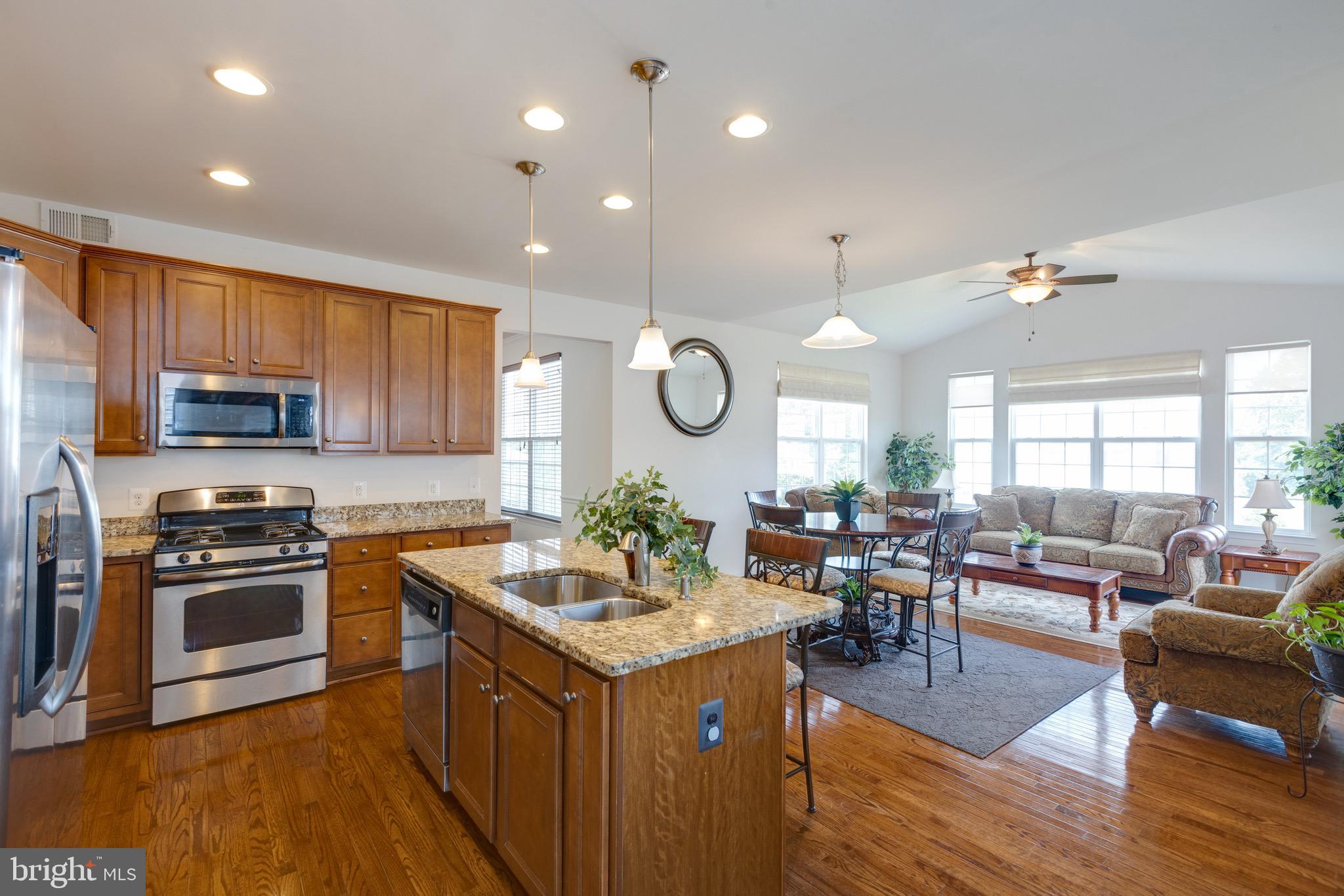 SEASONS LANDING - Residential