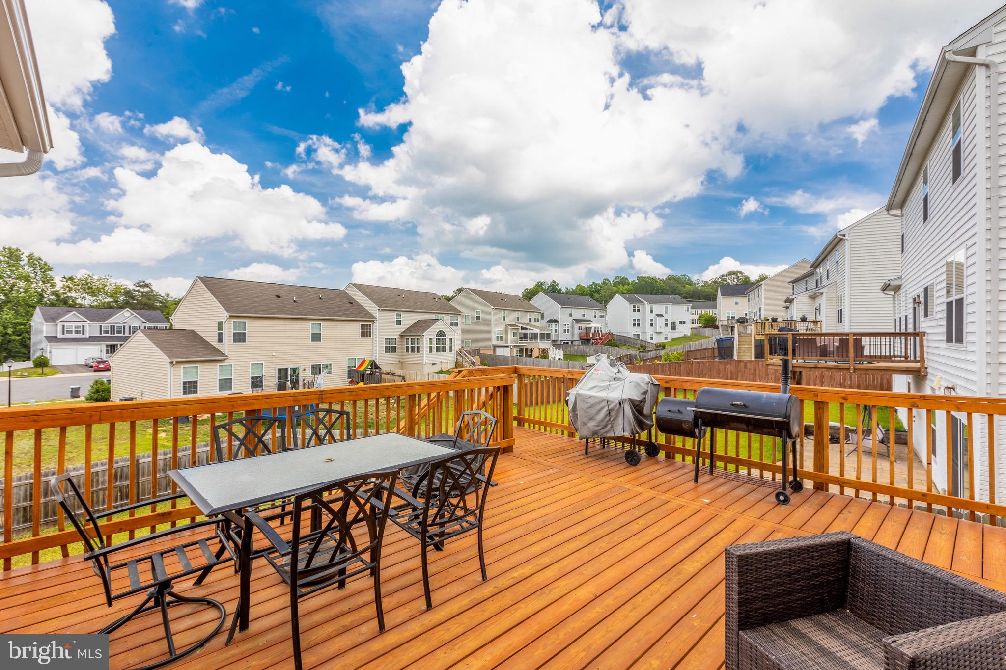 SEASONS LANDING - Residential