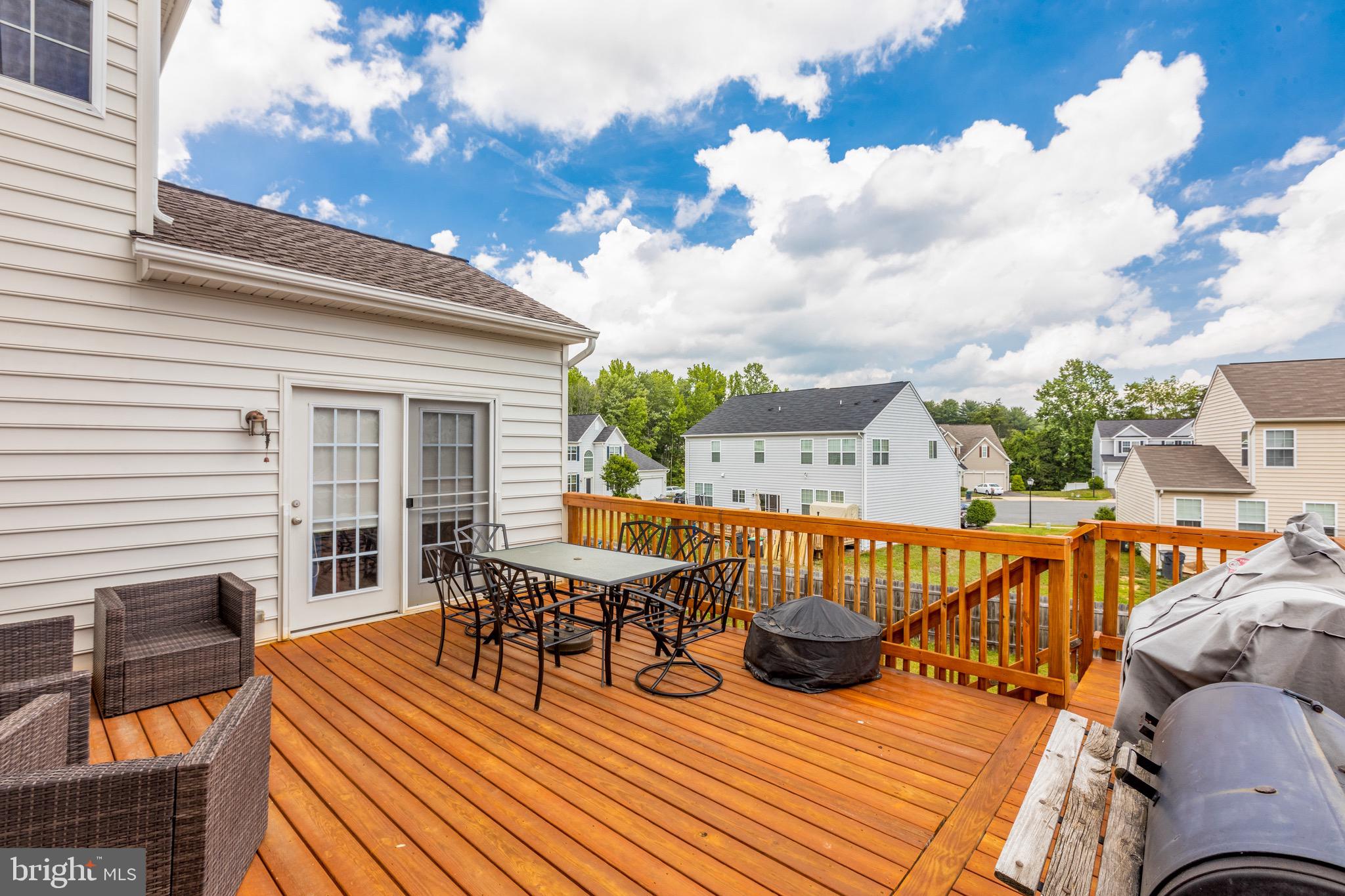 SEASONS LANDING - Residential