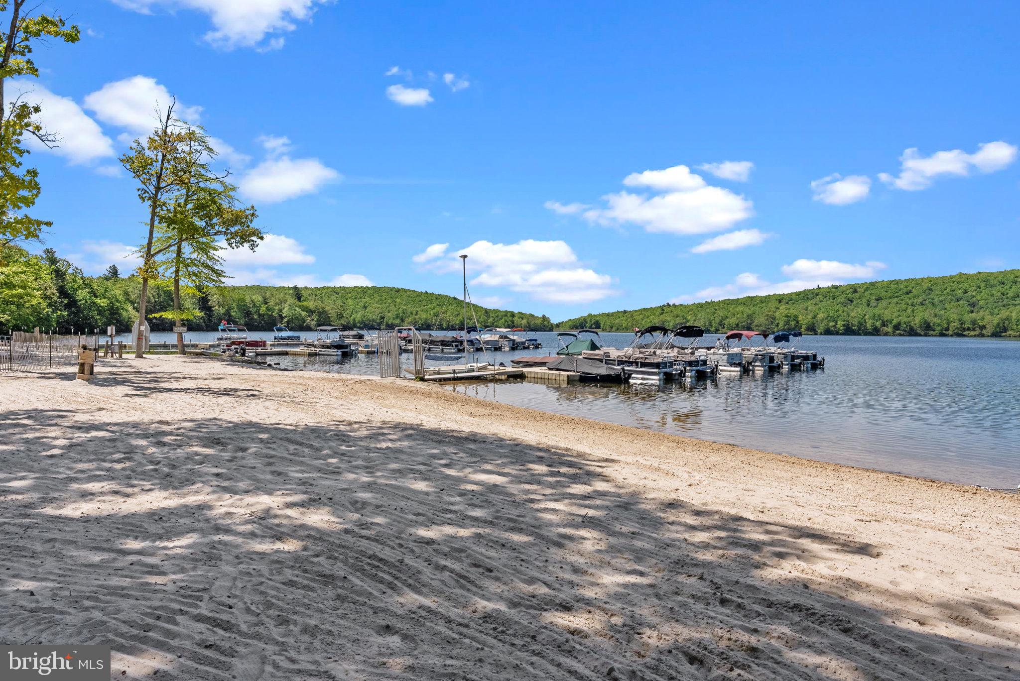 BIG BOULDER LAKE - Residential