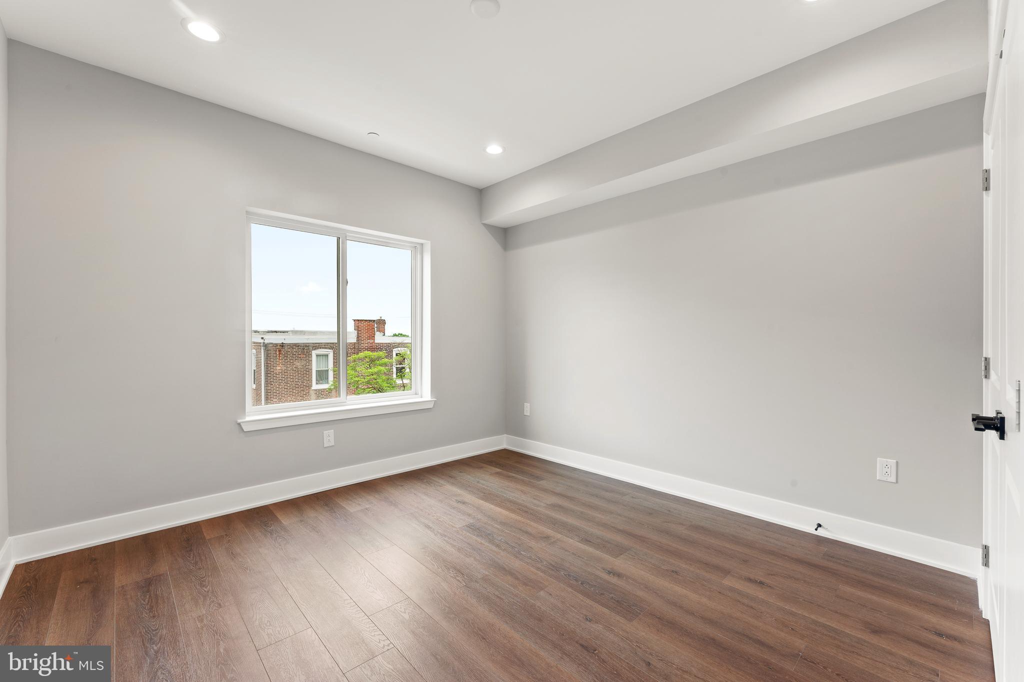 ROXBOROUGH - Residential