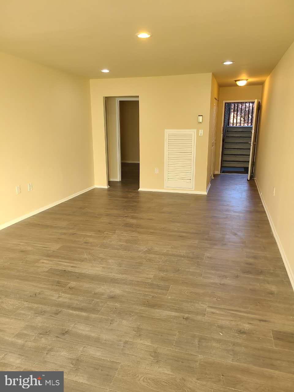 CHELSEA WOODS CONDO - Residential