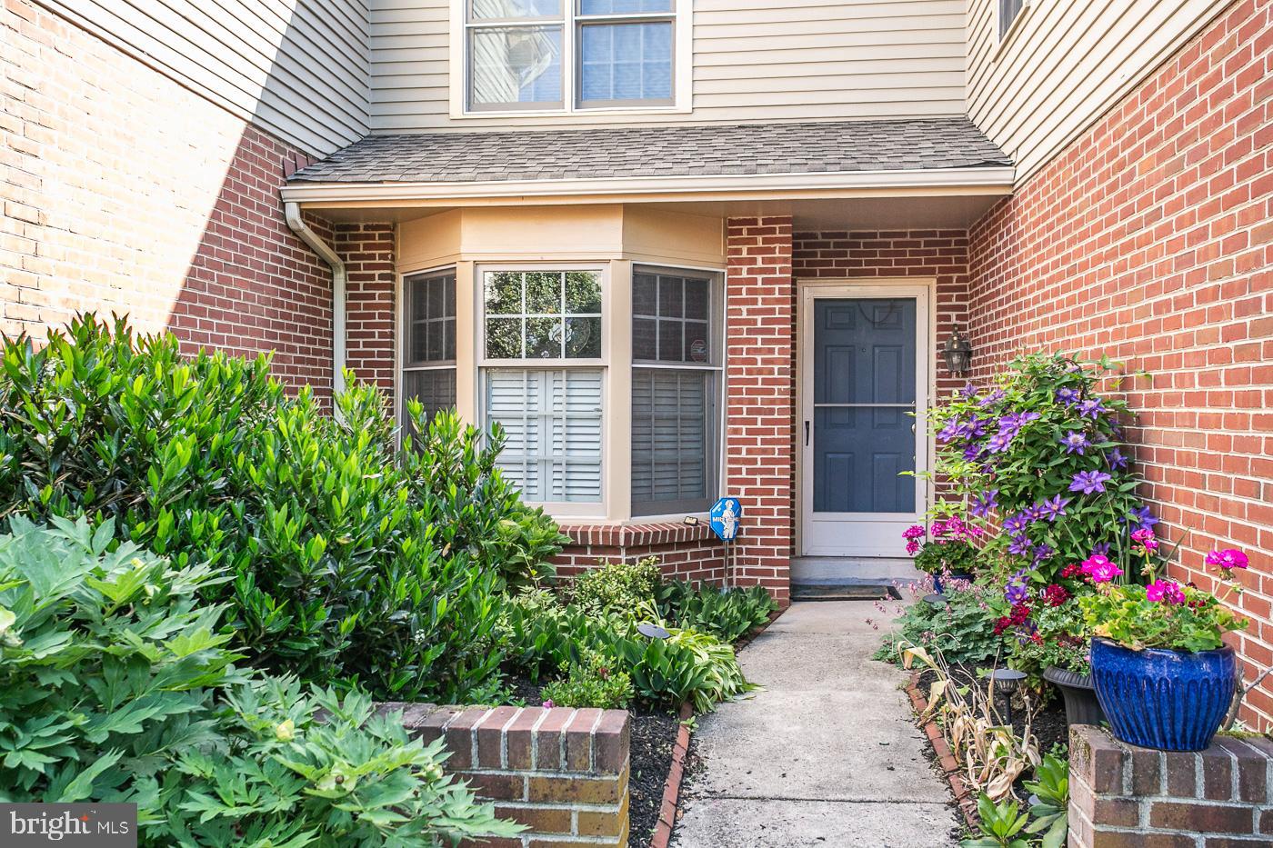227 TOWYN COURT
