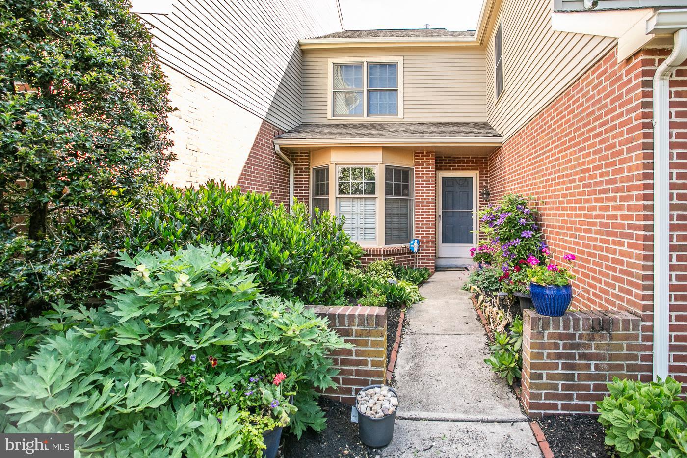 227 TOWYN COURT