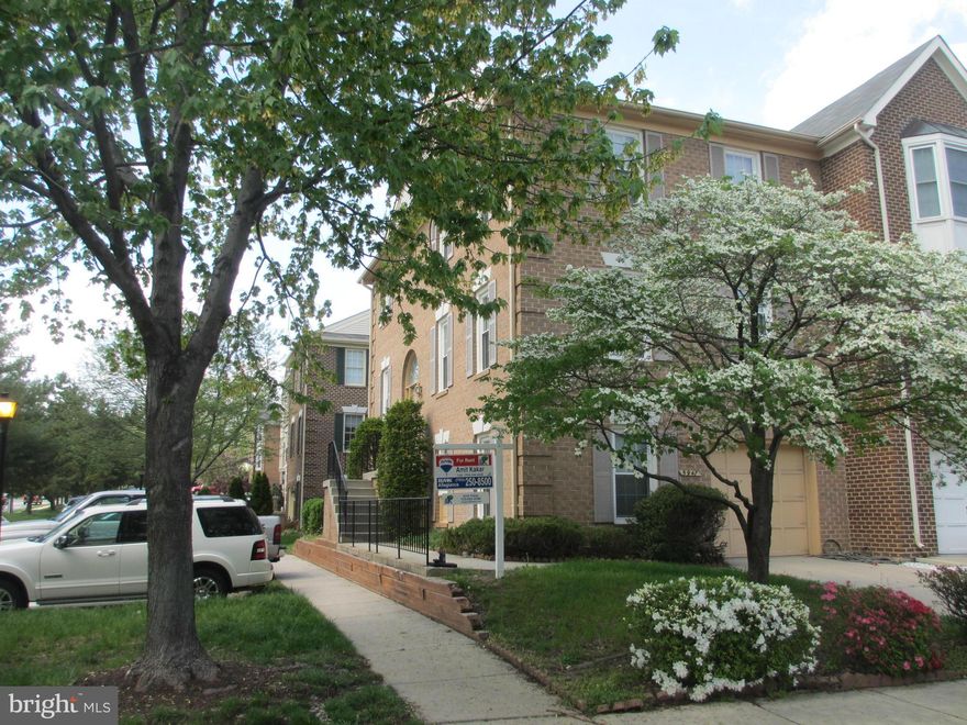 Stunning end unit garage TH in sought after Kingstowne.  Kitchen & Master Bath COMPLETELY REMODELED (new-appliances, cabinets, granite counters, lighting & flooring)! Huge Master BR & Bathroom. Large deck off living room.  Family room with 4th BR/den & full bath on lower level. Eat in kitchen and formal dining room.Close to all Kingstowne amenities & schools.Agent related to owner. A Must See!