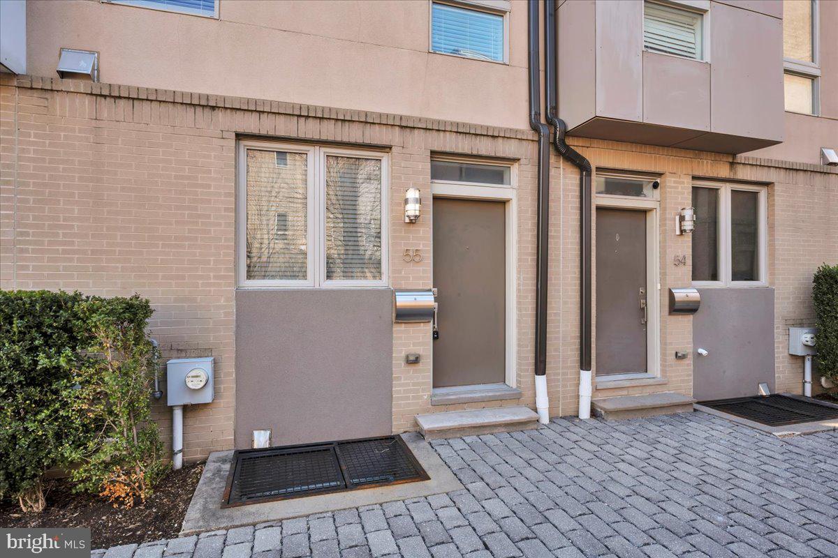 QUEEN VILLAGE - Residential