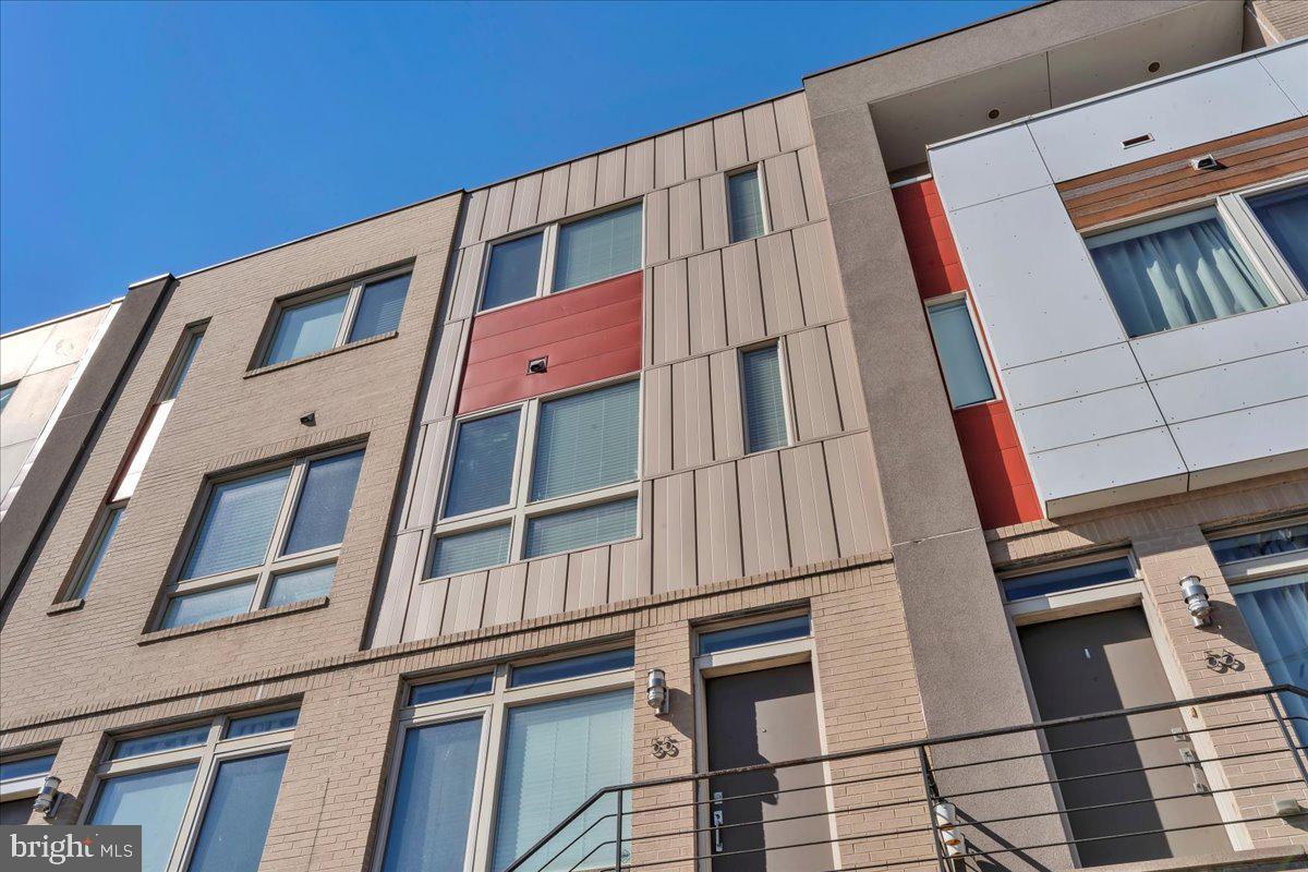 QUEEN VILLAGE - Residential