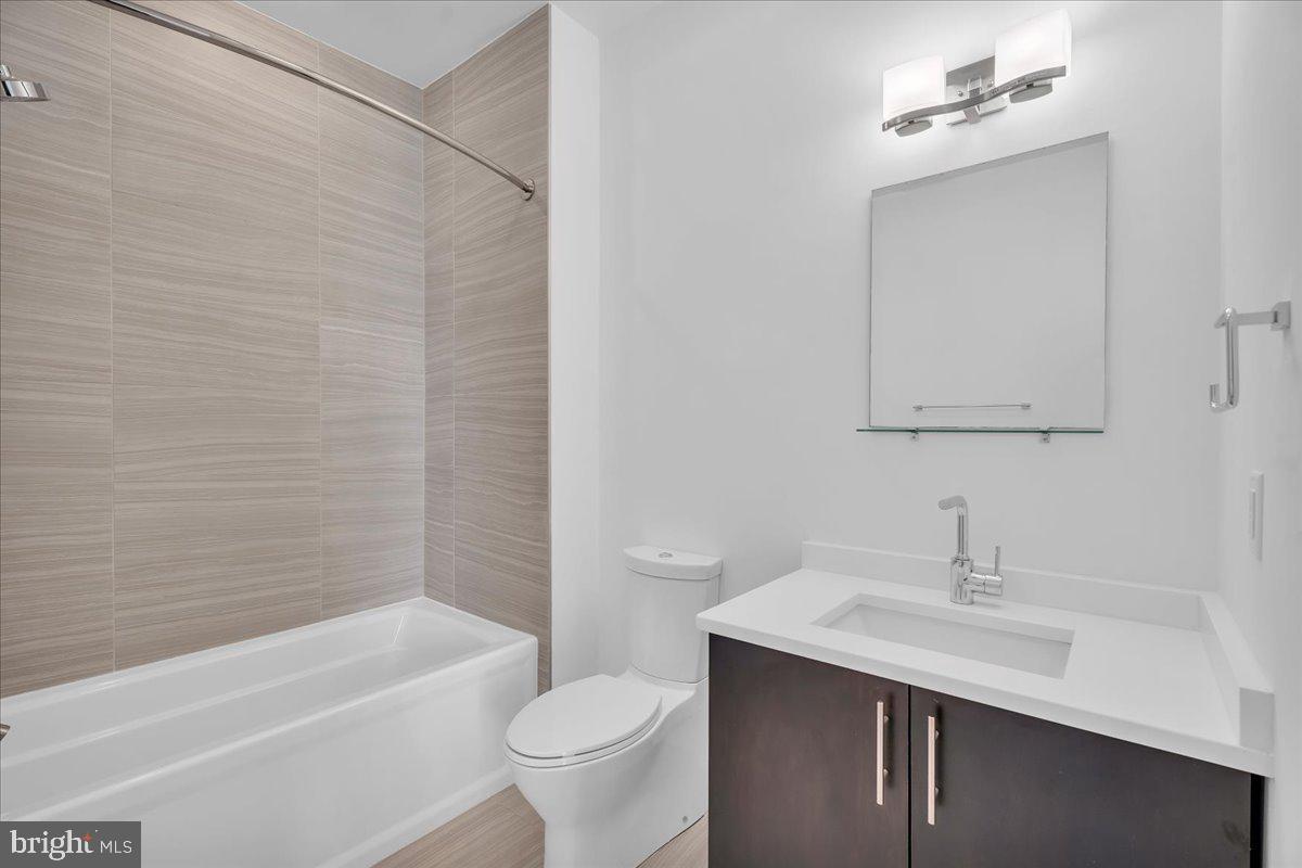 QUEEN VILLAGE - Residential