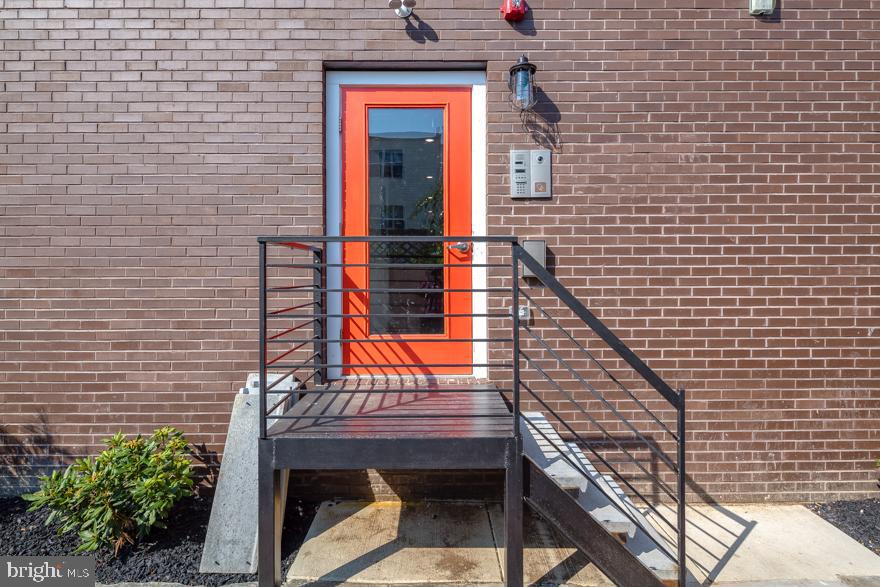 QUEEN VILLAGE - Residential Lease