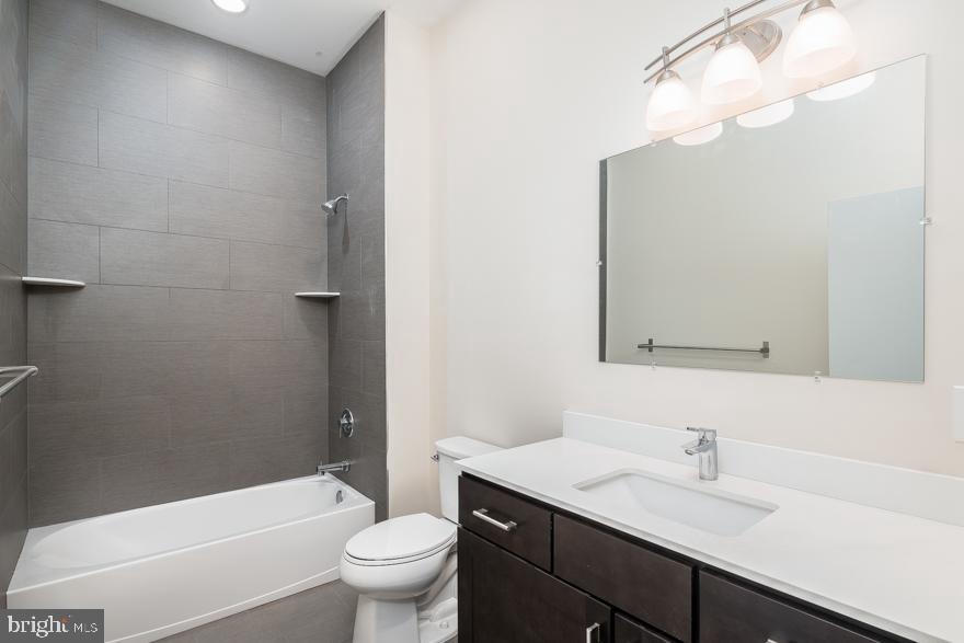 QUEEN VILLAGE - Residential Lease