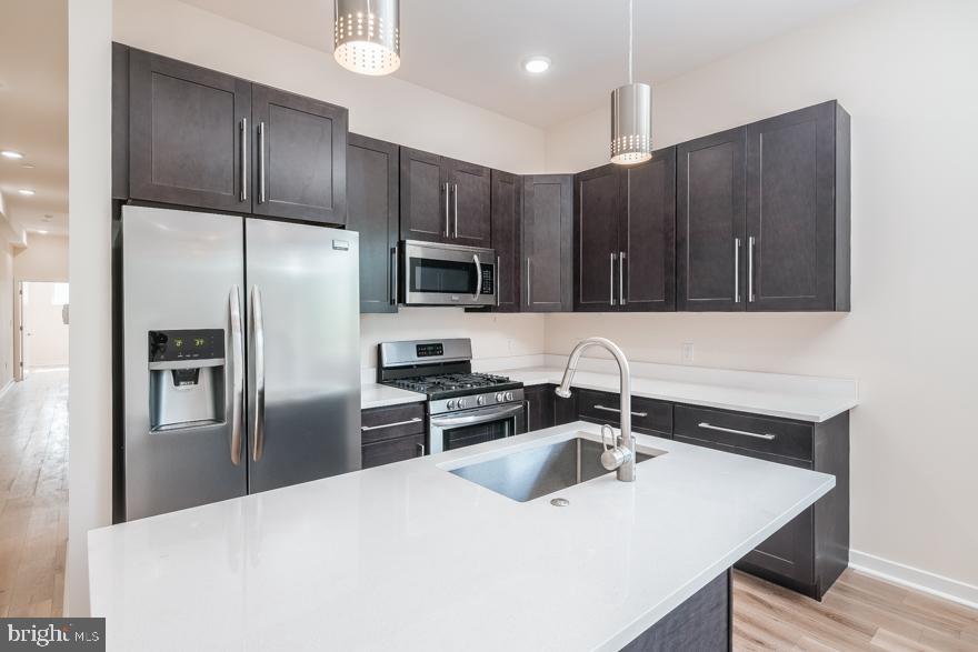 QUEEN VILLAGE - Residential Lease