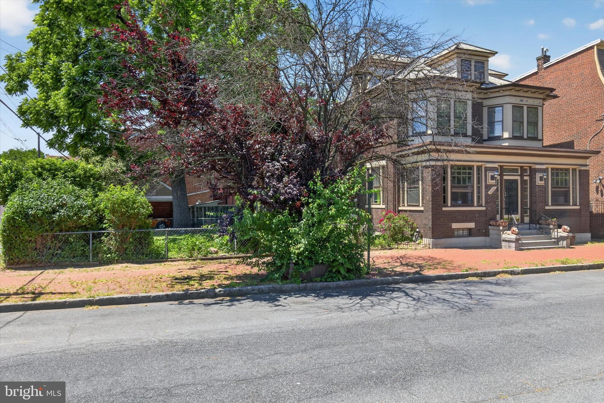 1222 GREEN STREET
