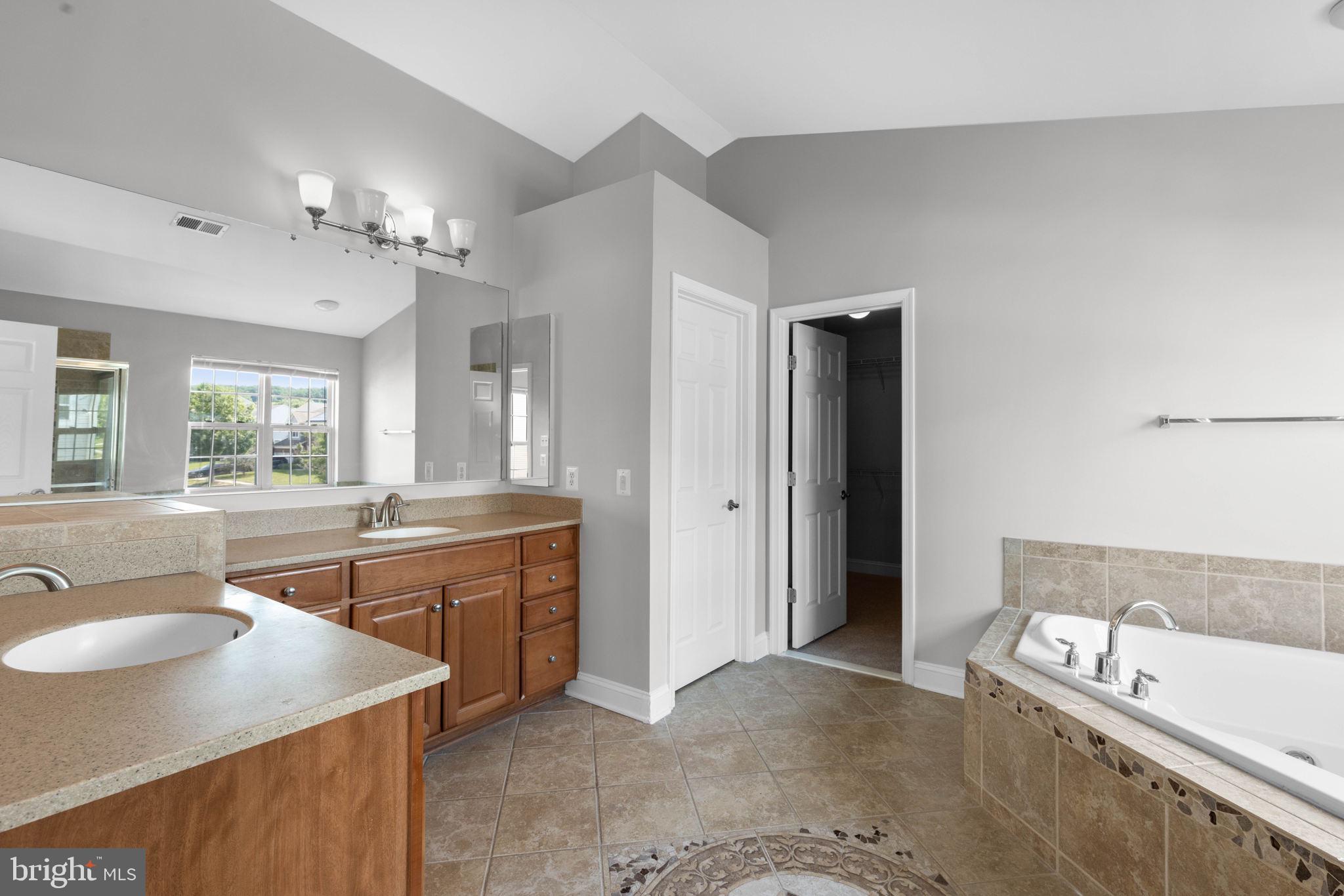 THE VINEYARDS - Residential