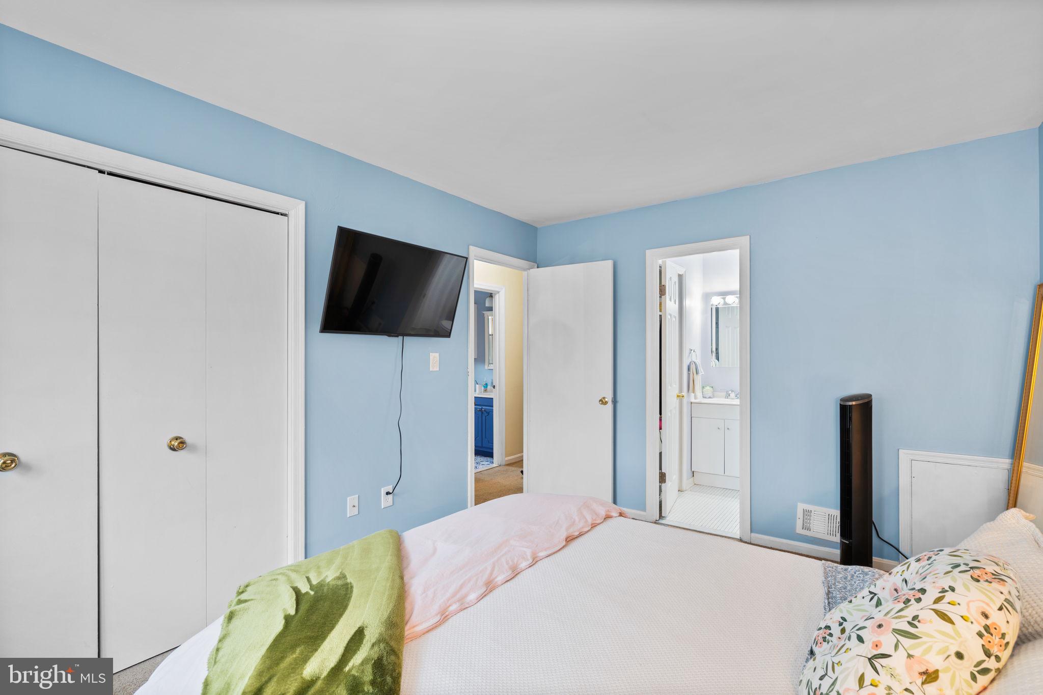 COURTS OF CHANDON - Residential Lease