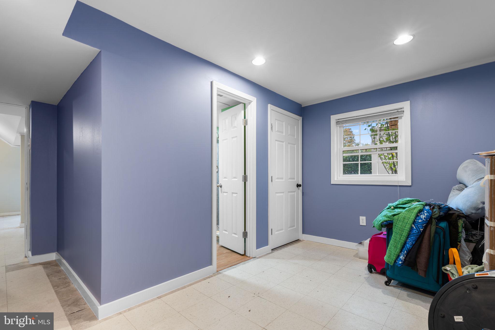 COURTS OF CHANDON - Residential Lease