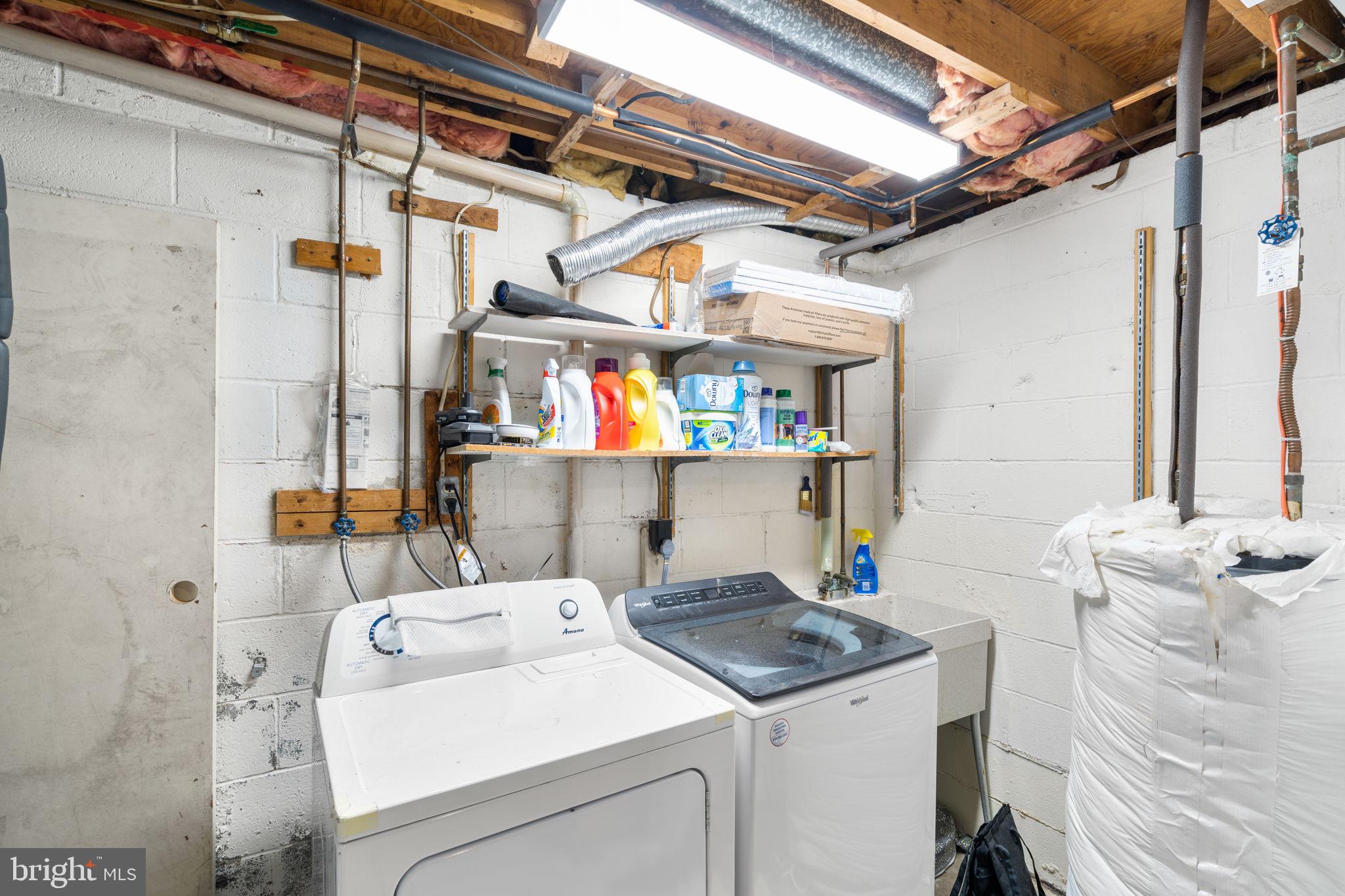 COURTS OF CHANDON - Residential Lease