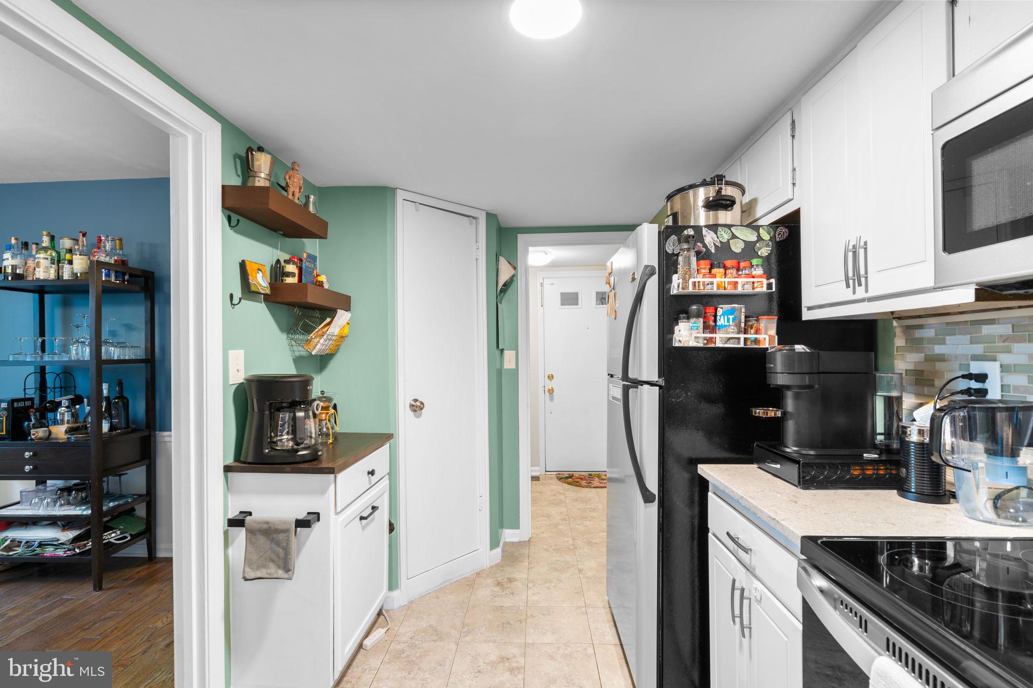 COURTS OF CHANDON - Residential Lease