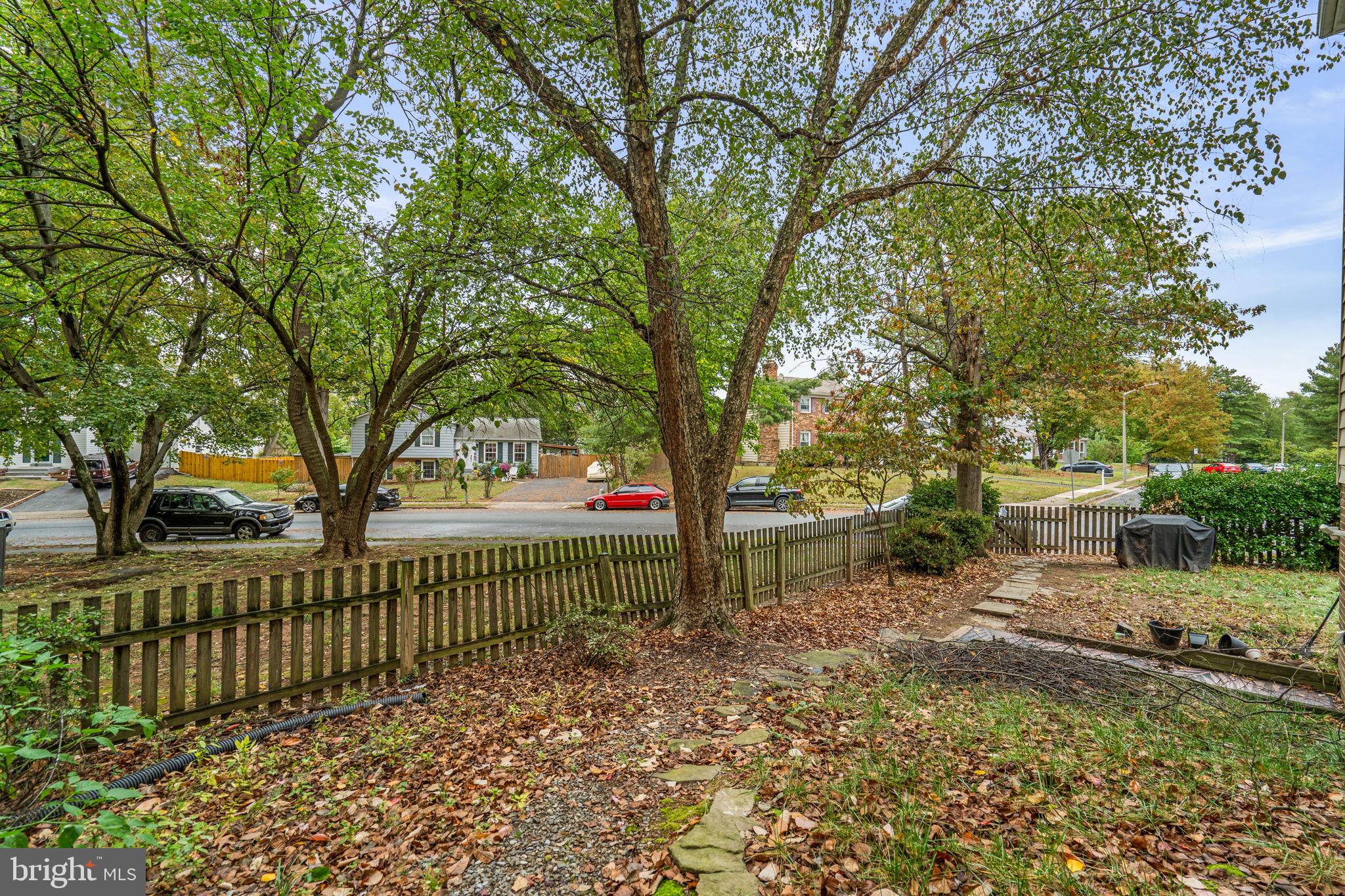 COURTS OF CHANDON - Residential Lease