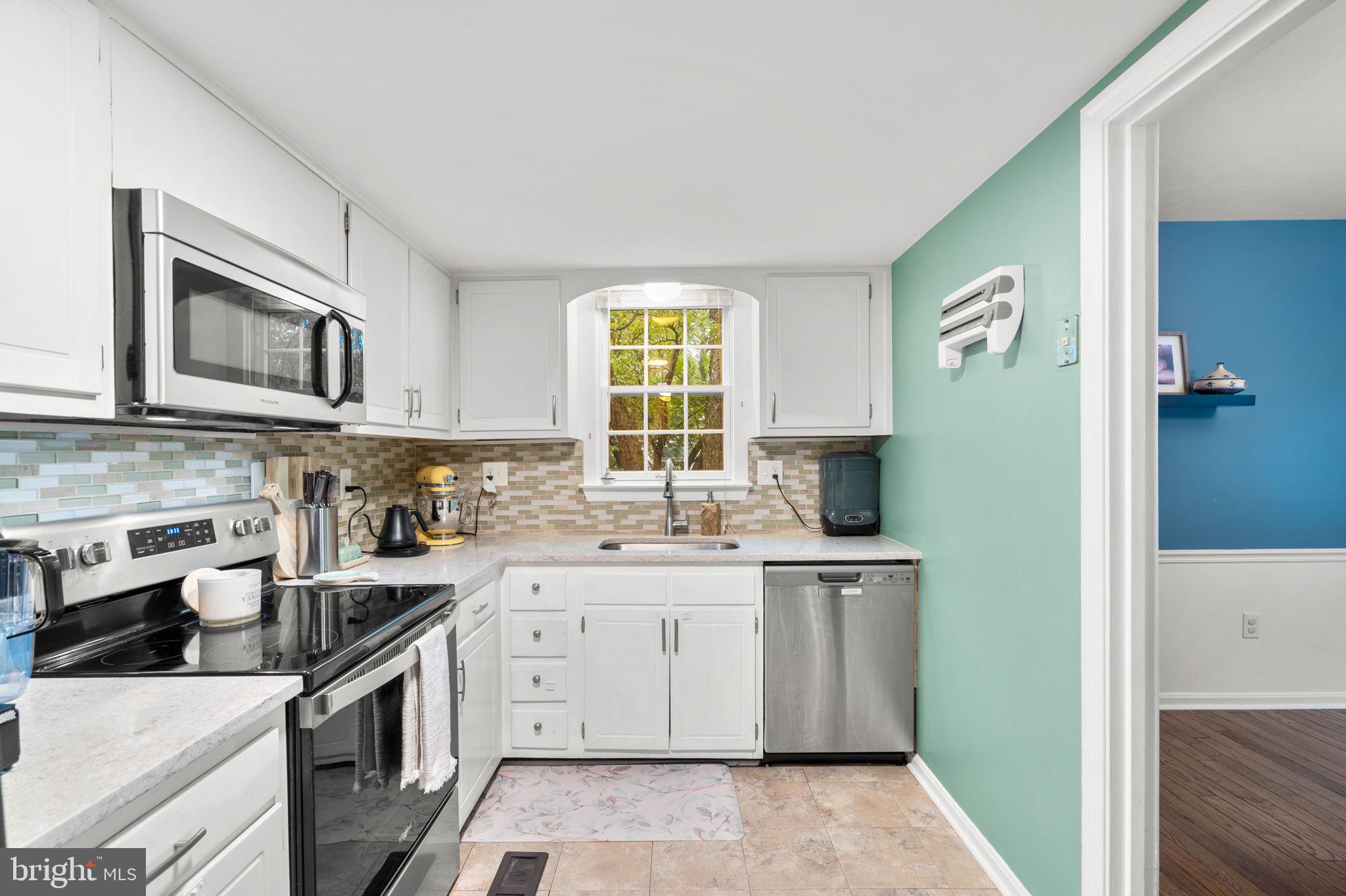 COURTS OF CHANDON - Residential Lease