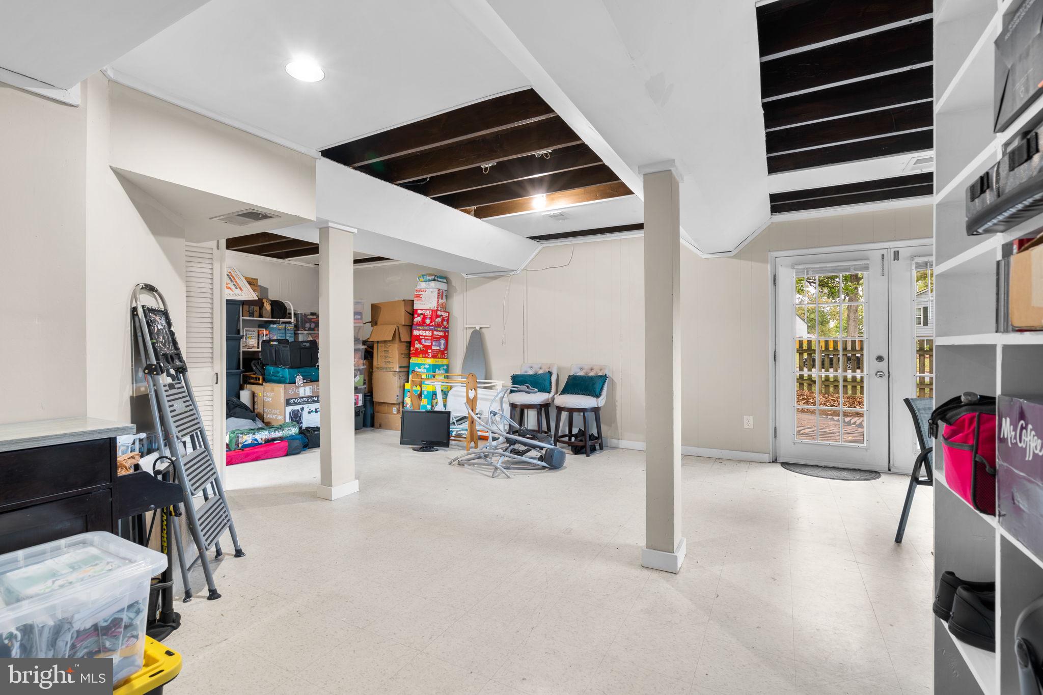 COURTS OF CHANDON - Residential Lease