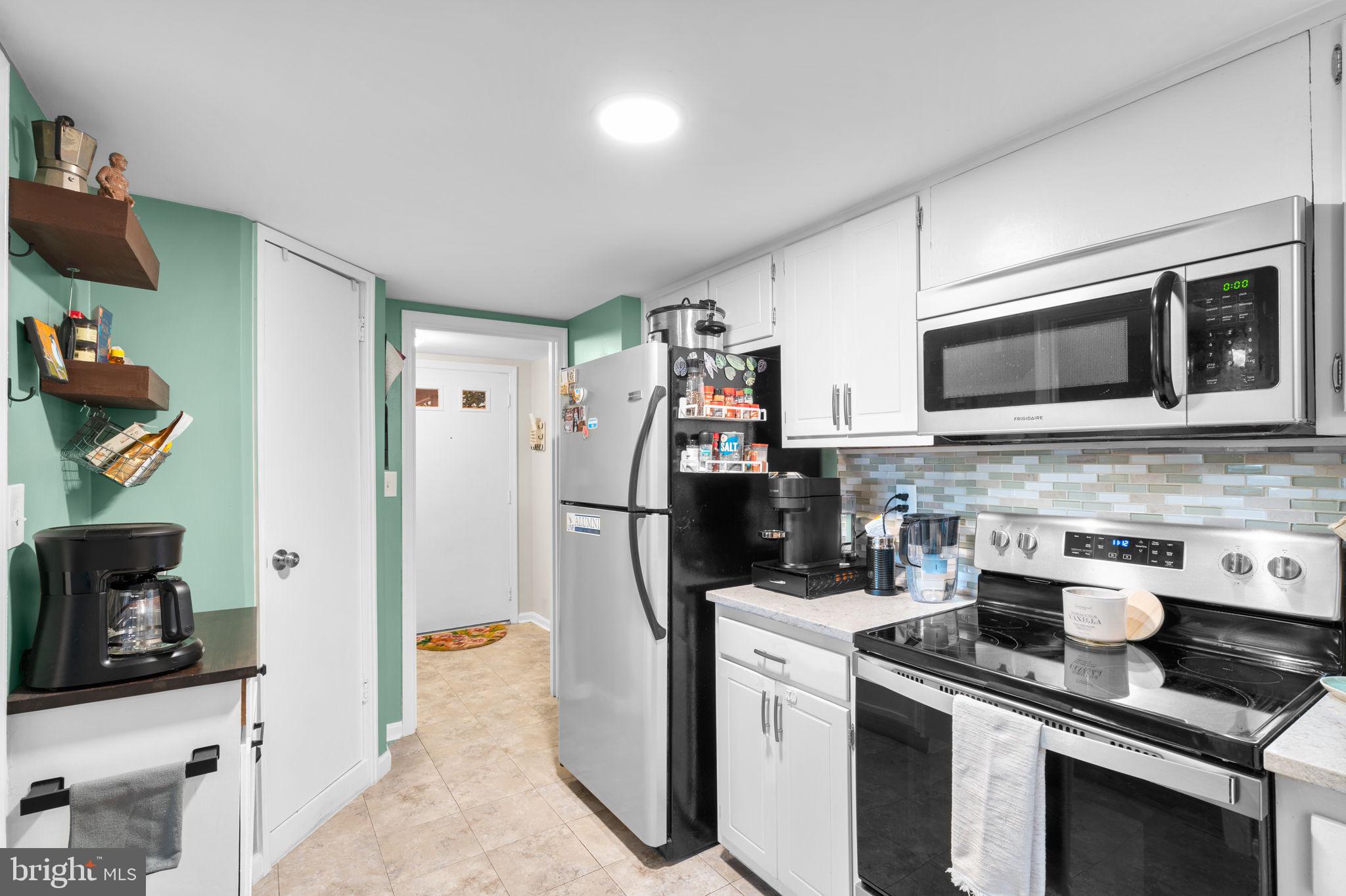 COURTS OF CHANDON - Residential Lease