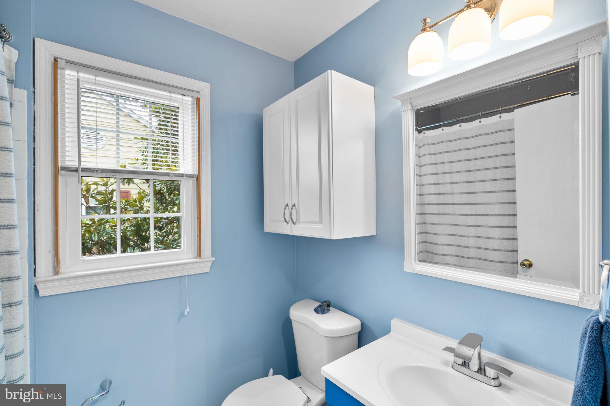 COURTS OF CHANDON - Residential Lease