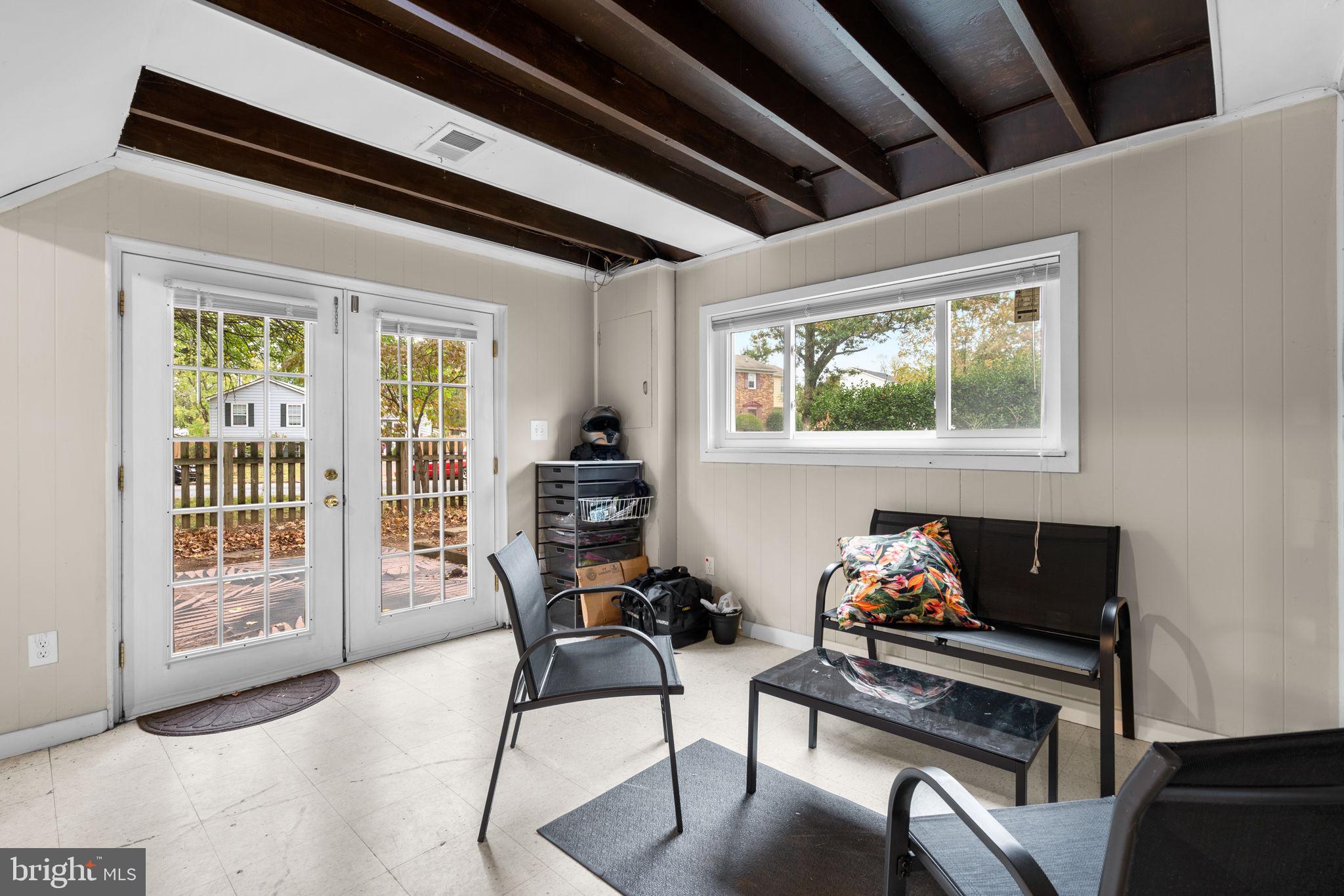 COURTS OF CHANDON - Residential Lease