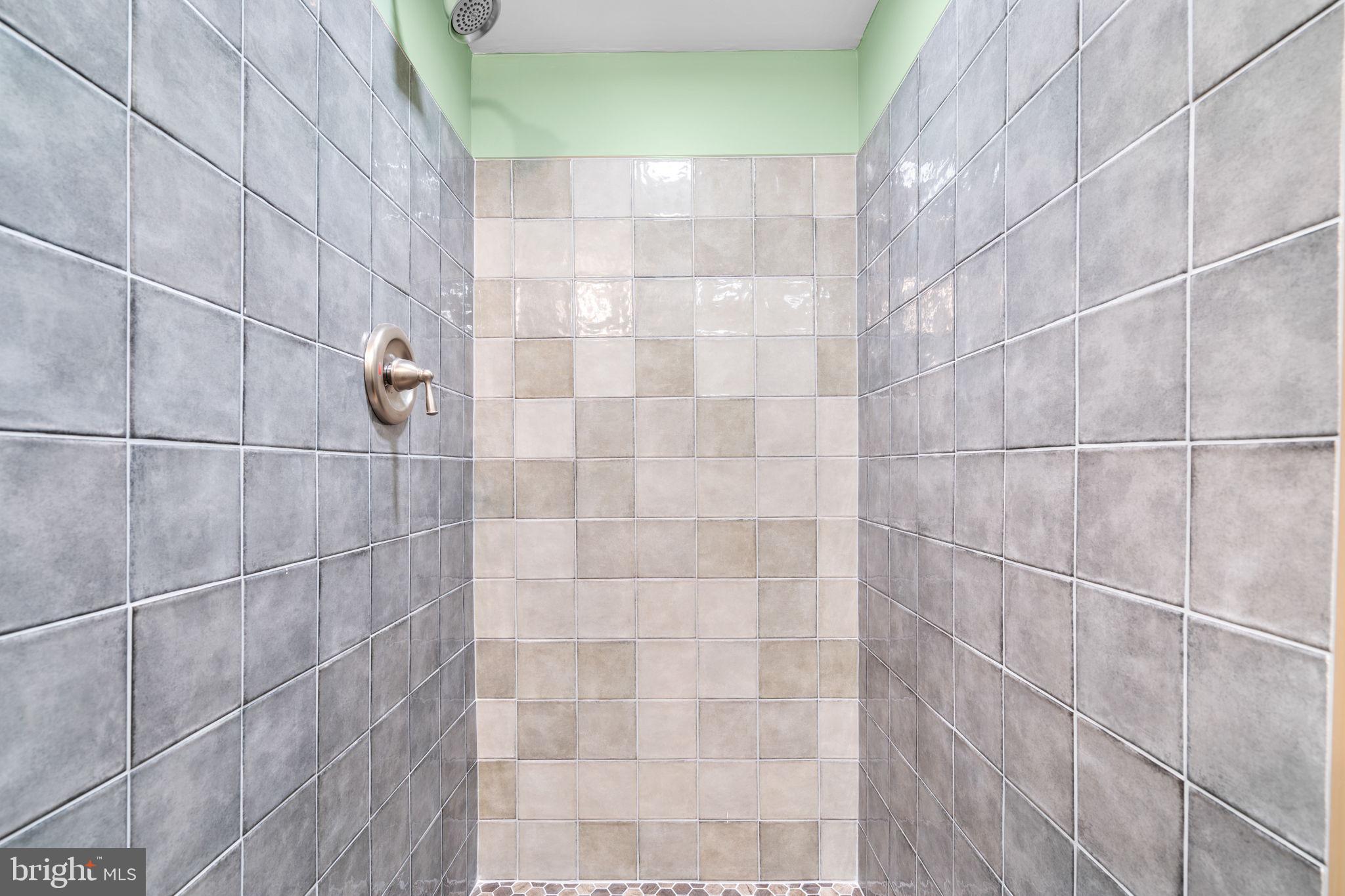 COURTS OF CHANDON - Residential Lease