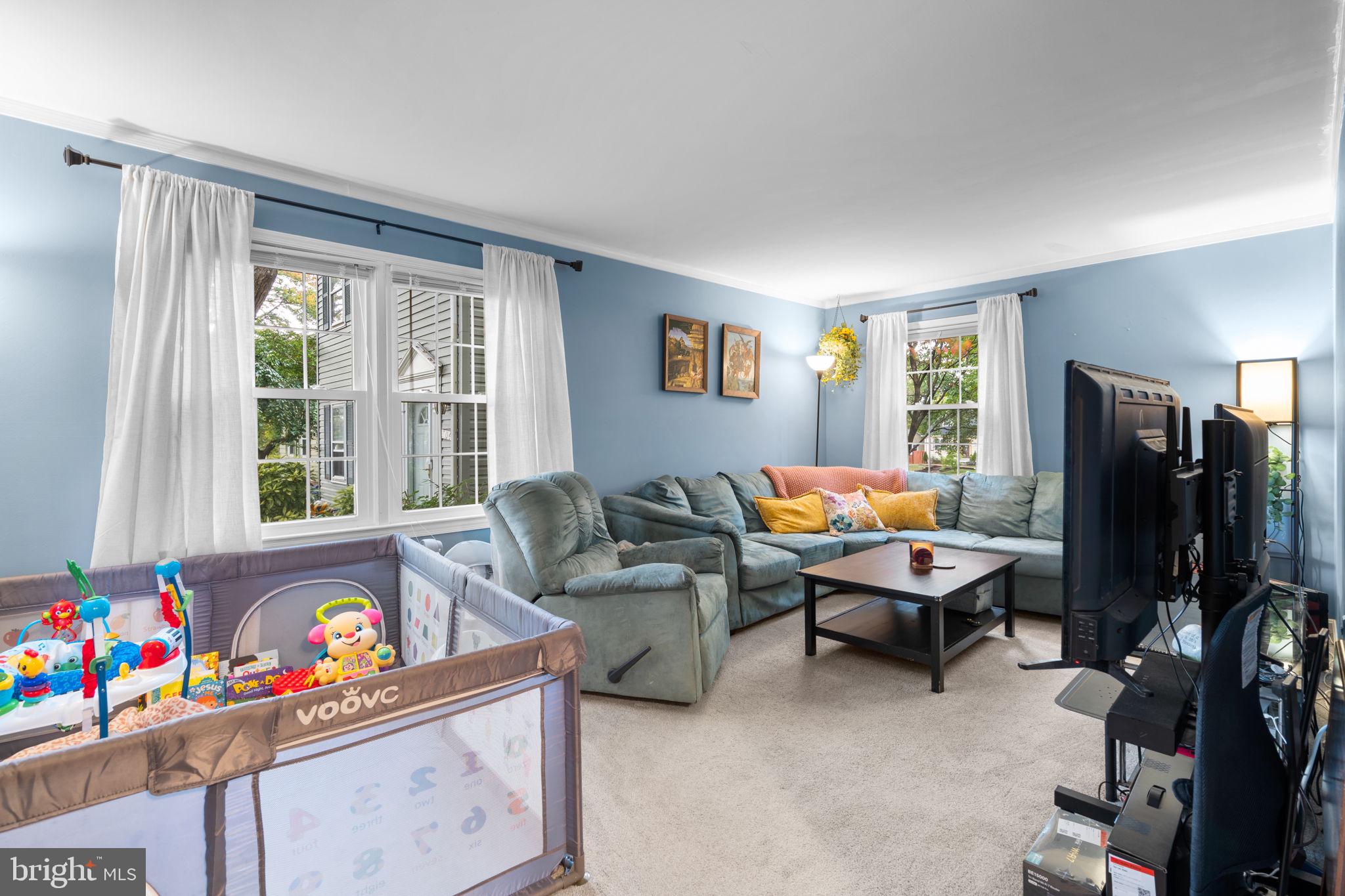 COURTS OF CHANDON - Residential Lease