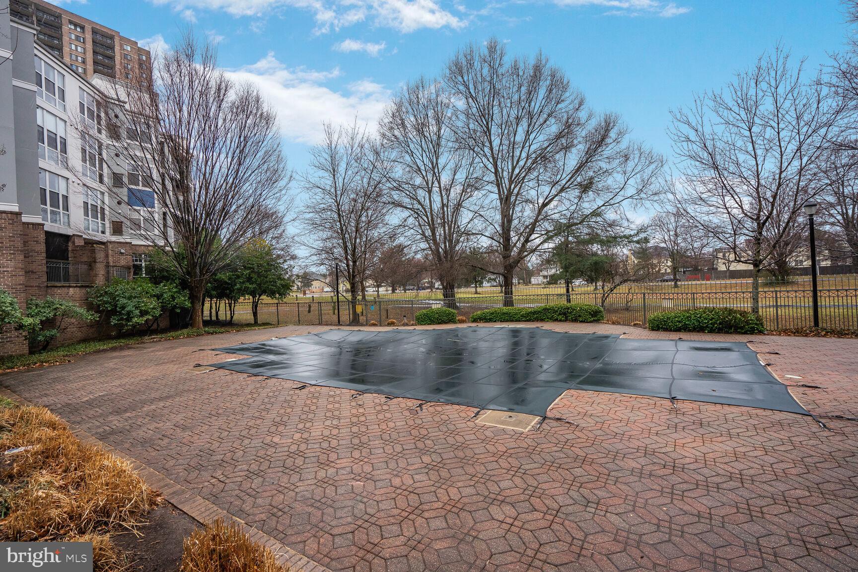 SAVOY PARK CONDOMINIUMS - Residential