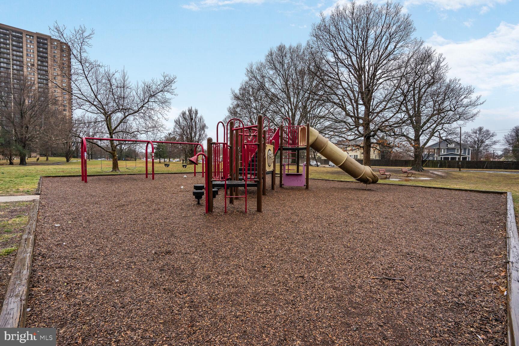 SAVOY PARK CONDOMINIUMS - Residential