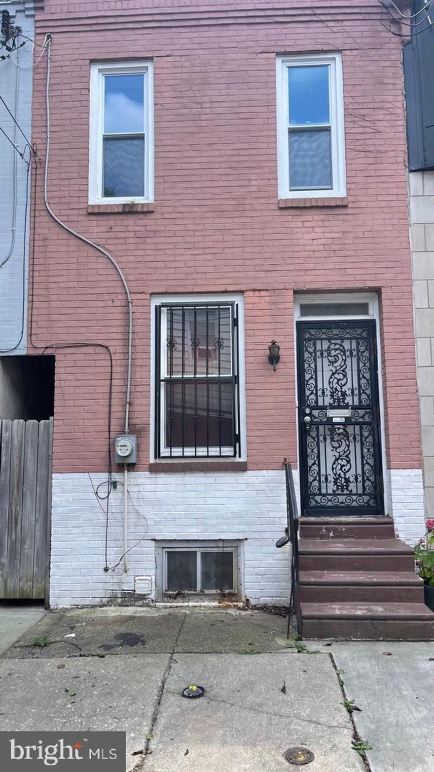 Welcome to 534 Dudley St, a charming 2-bedroom, 1-bathroom home nestled in the heart of Philadelphia's vibrant neighborhood. This well-maintained property offers a cozy and functional layout, with spacious rooms, hardwood floors, and plenty of natural light. The kitchen is perfect for cooking and entertaining, while the two bedrooms provide comfort and privacy. The fenced-in backyard offers outdoor space for relaxation or gatherings. Located just minutes from local shops, restaurants, and public transportation, this home is an ideal opportunity for first-time buyers or anyone looking to enjoy the convenience of city living. Don’t miss out on this fantastic property!