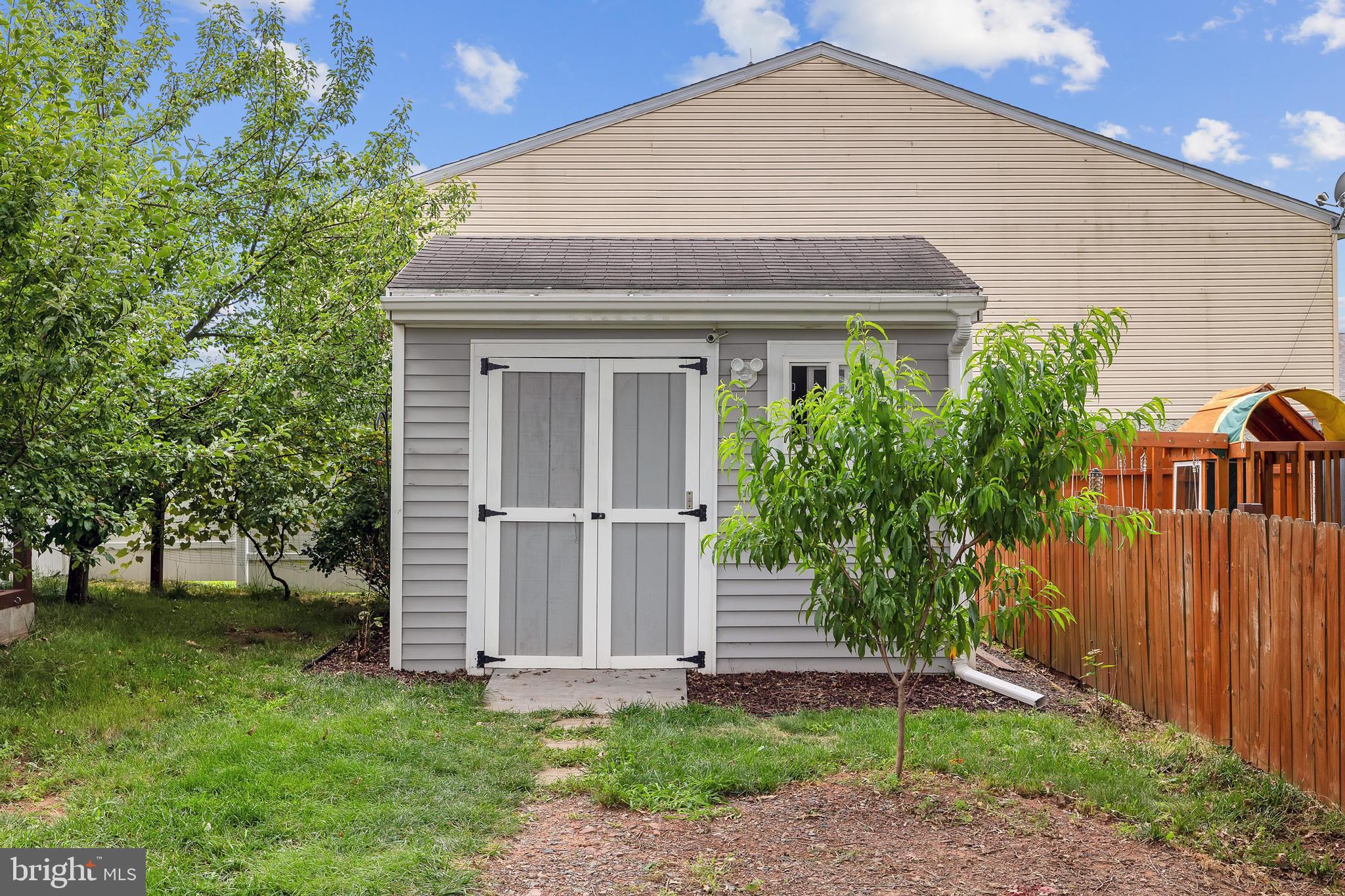 COLONIAL VIL - Residential