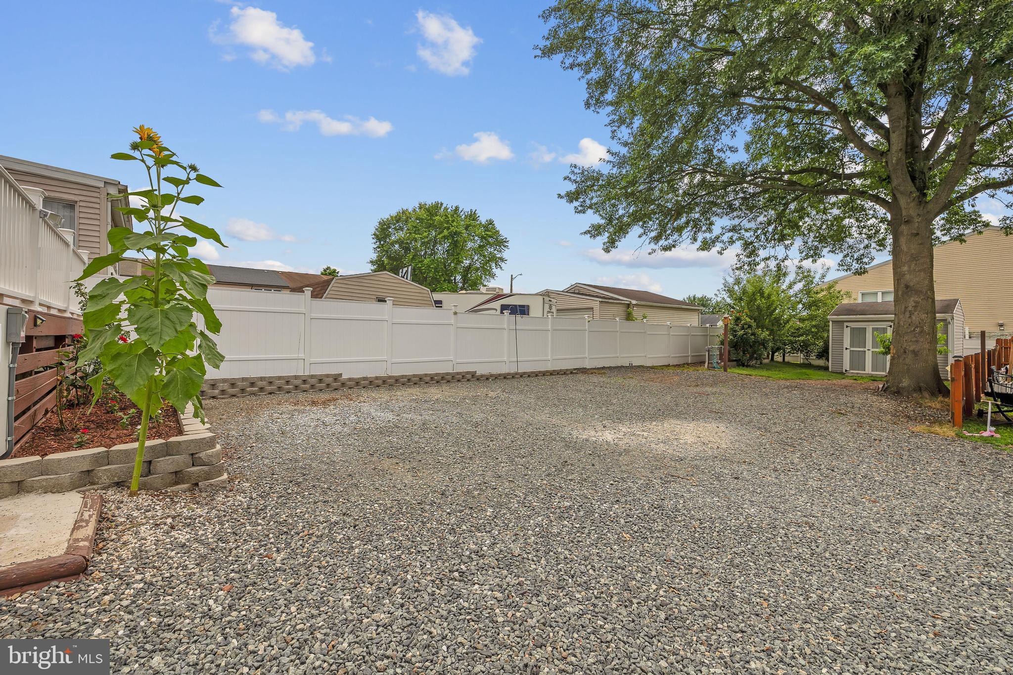 COLONIAL VIL - Residential