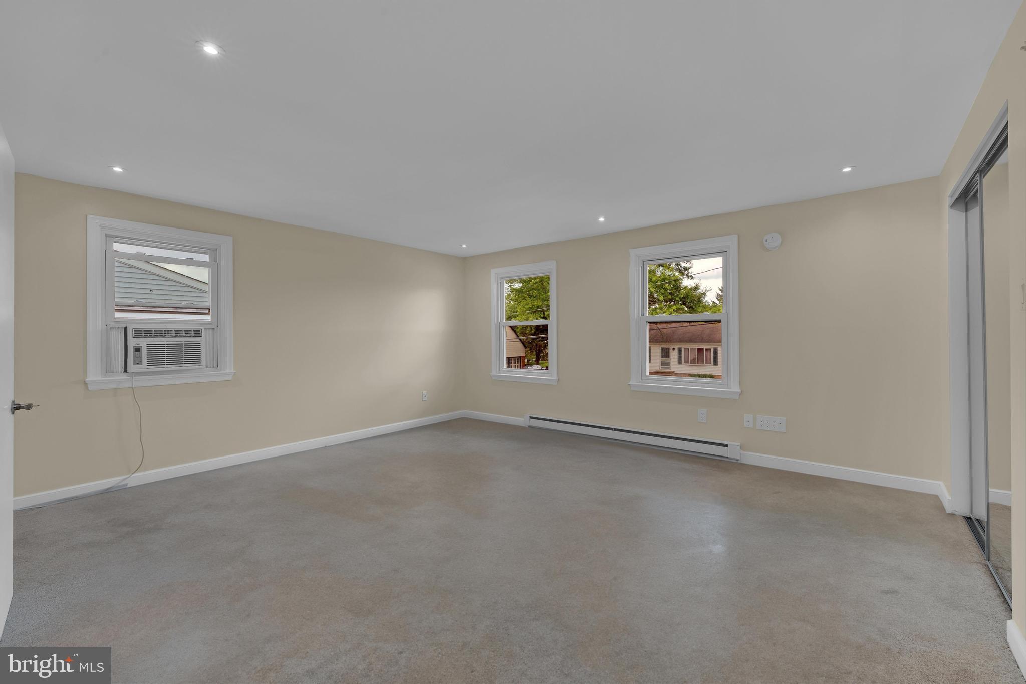 COLONIAL VIL - Residential