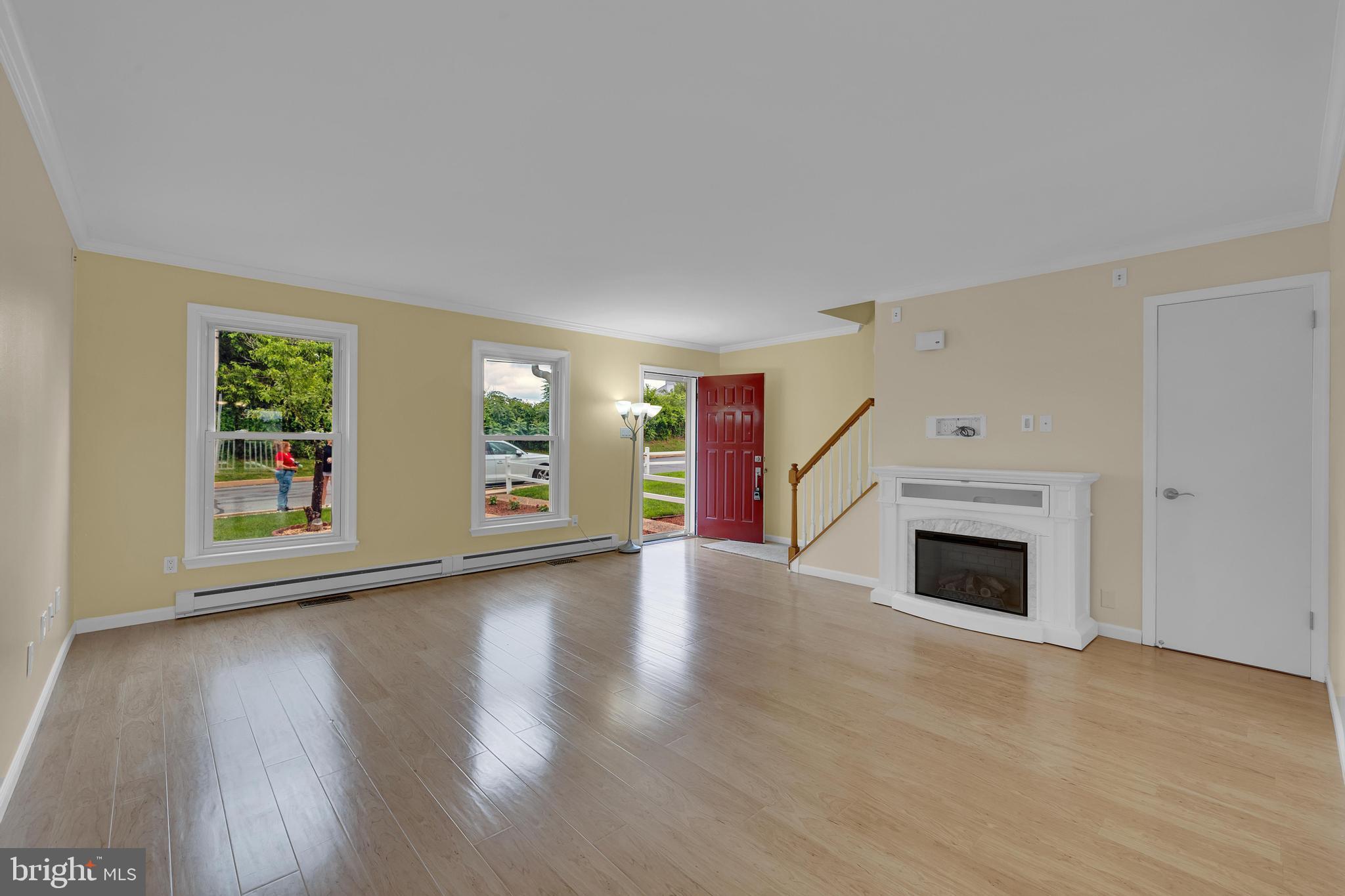 COLONIAL VIL - Residential