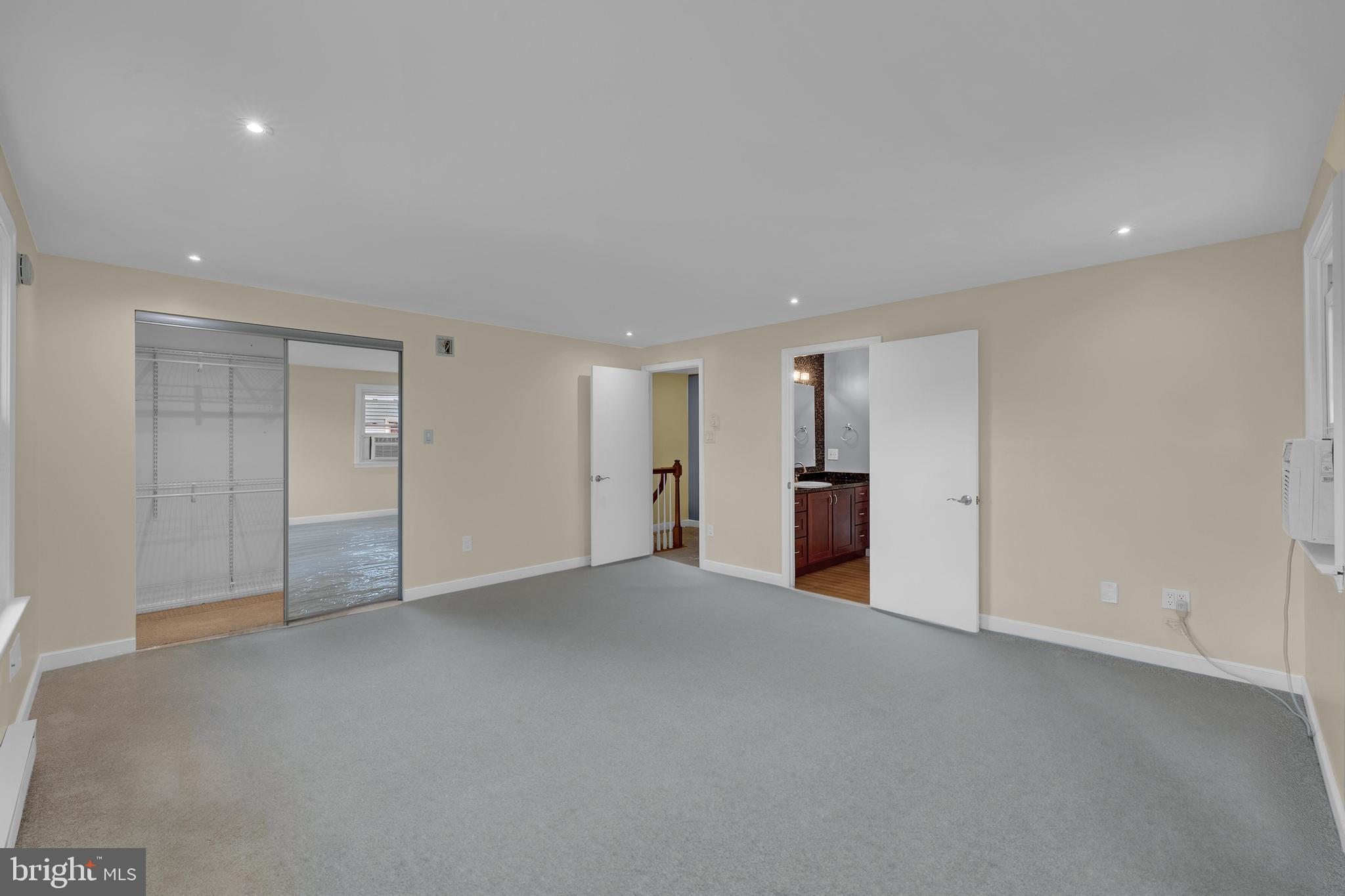 COLONIAL VIL - Residential